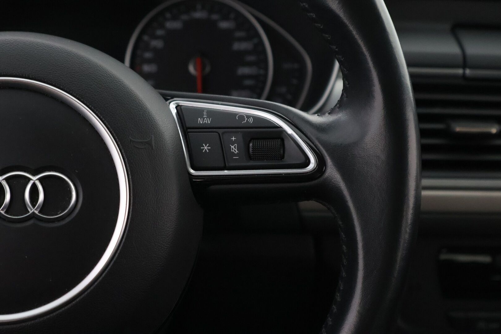 Audi A6 Allroad 2016 Business Sport 3,0 V6 TDI 160 kW quattro S tronic - Webasto | Vetokoukku | Nahka-Alcantara | Ilma-Alusta | Xenon