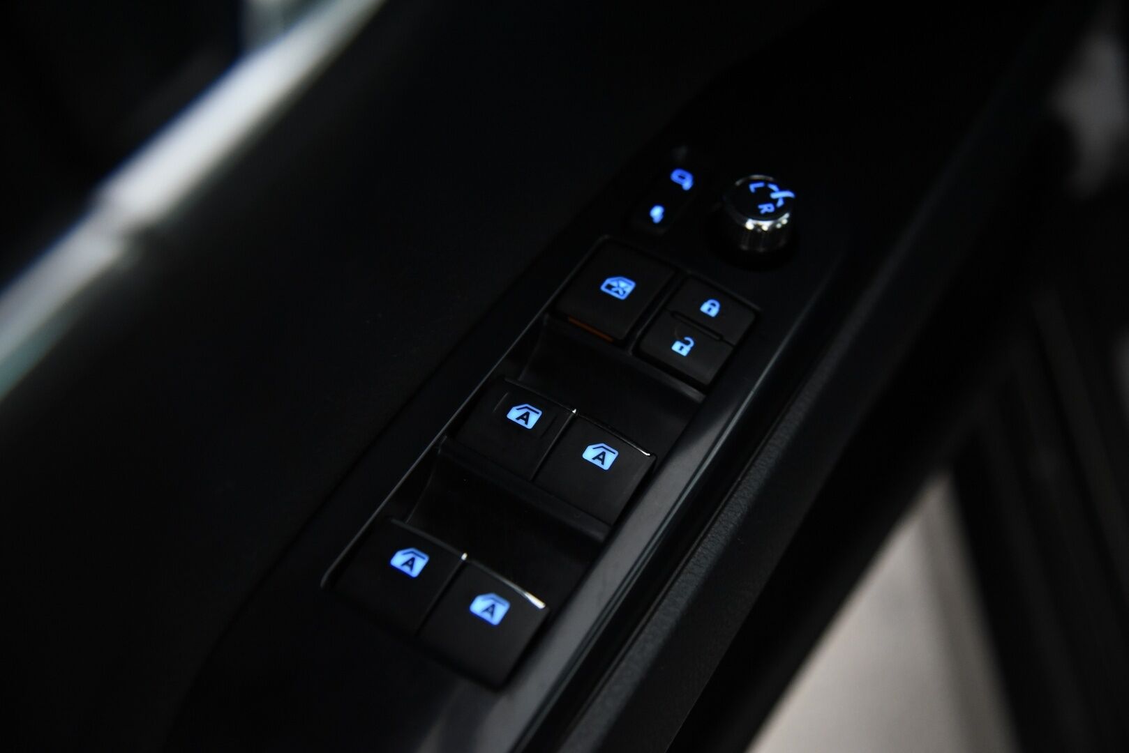 Toyota Camry 2019 2,5 Hybrid Premium / Adapt.vakkari / LED / HUD / JBL /  P.kamera / Kaistavahti / Blis - Hieno Suomi-auto kattavilla varusteilla!