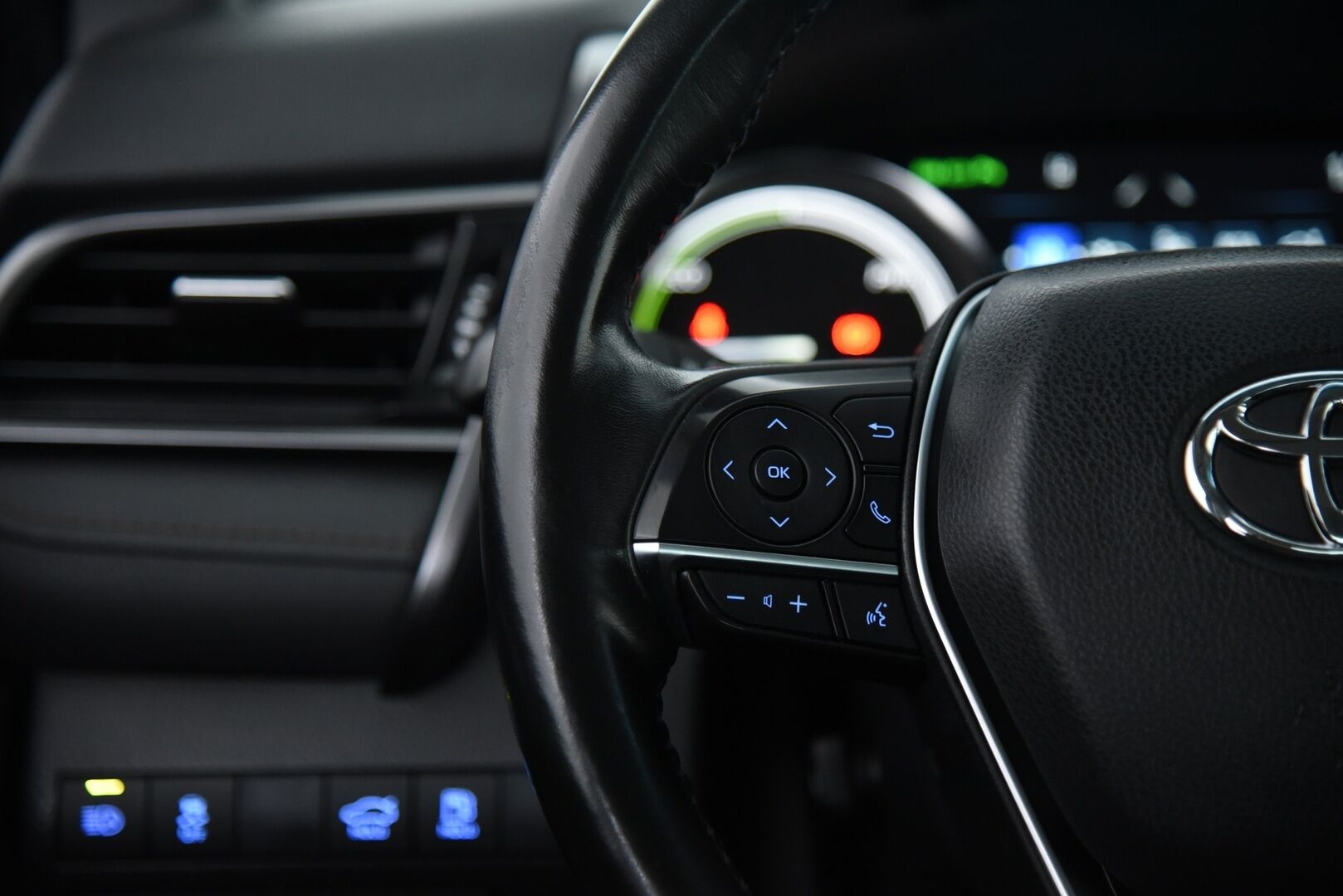 Toyota Camry 2019 2,5 Hybrid Premium / Adapt.vakkari / LED / HUD / JBL /  P.kamera / Kaistavahti / Blis - Hieno Suomi-auto kattavilla varusteilla!