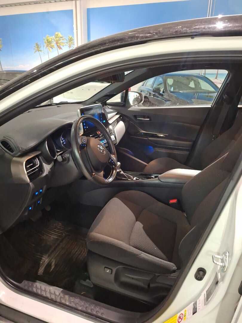 Toyota C-HR 2019 1,8 Hybrid Intense Edition - | JBL | Suomi-Auto | Merkkihuollot | Koukku | Lohko + Sisät.Lämm. | LDA | P.Kamera | Ambient | LED | Autom.Pitkät | Lämm.Ratti | 2x Renkaat Toyotan Aluilla | - KORKO VAIN 3,99 %