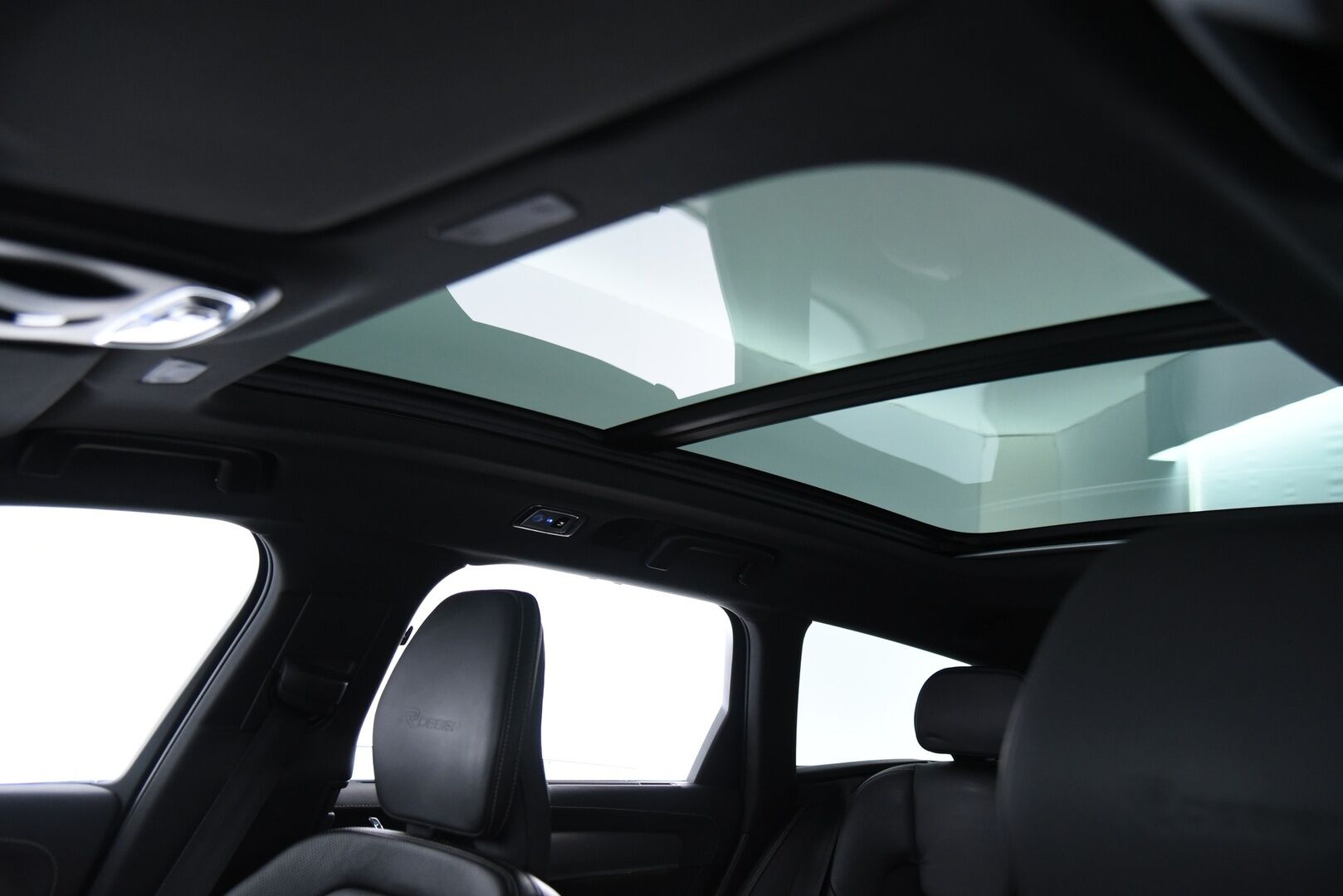 Volvo V90 2020 D3 Business R-Design aut / Adapt. Vakkari / Panorama / H&K / Koukku / P-kamera / BLIS / Muistipenkki / Apple&Android - 2 omisteinen Suomi-Auto merkkihuollettuna!