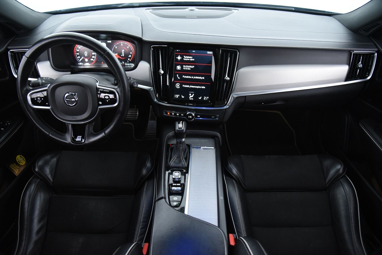 Volvo V90 2020 D3 Business R-Design aut / Adapt. Vakkari / Panorama / H&K / Koukku / P-kamera / BLIS / Muistipenkki / Apple&Android - 2 omisteinen Suomi-Auto merkkihuollettuna!