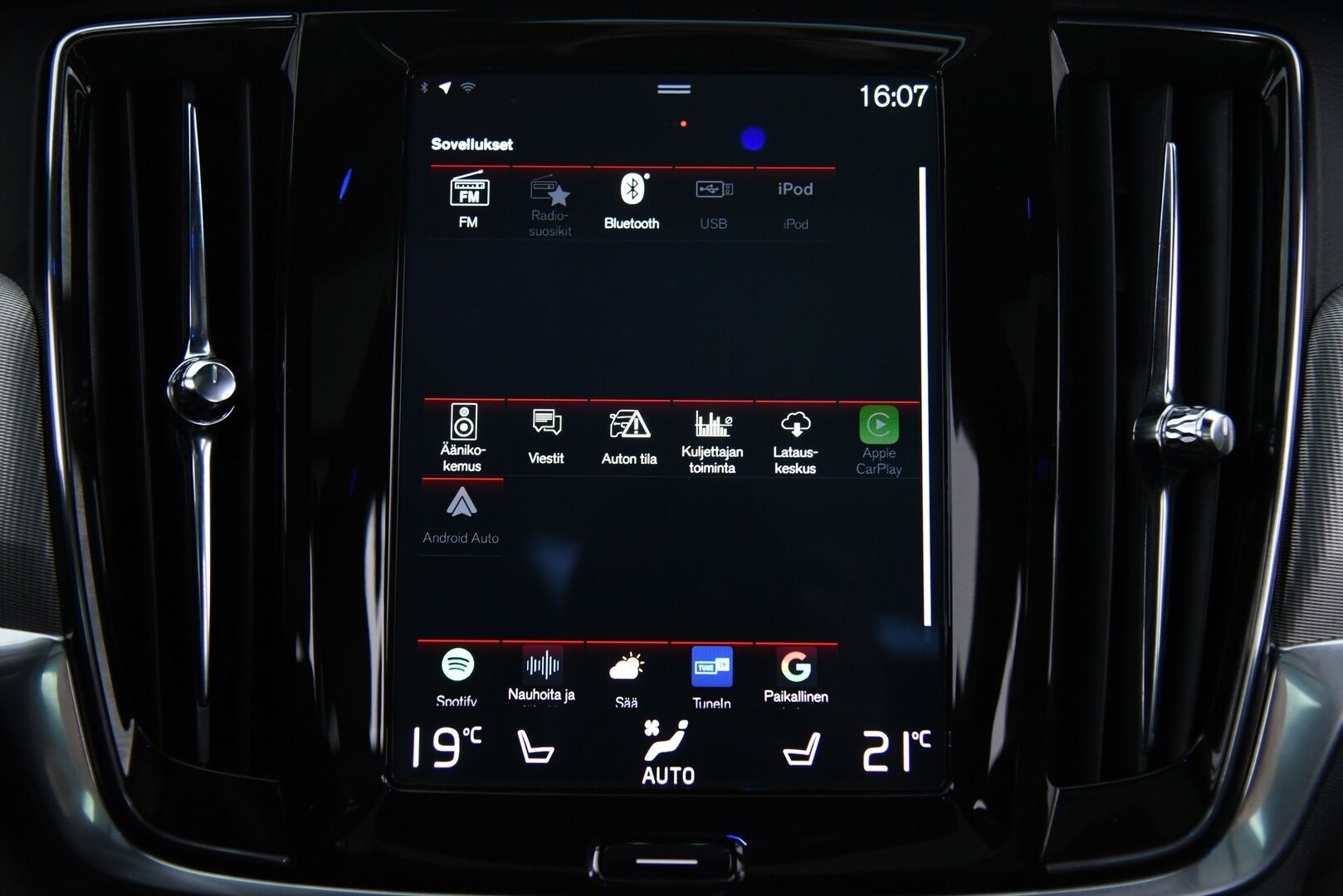 Volvo V90 2020 D3 Business R-Design aut / Adapt. Vakkari / Panorama / H&K / Koukku / P-kamera / BLIS / Muistipenkki / Apple&Android - 2 omisteinen Suomi-Auto merkkihuollettuna!