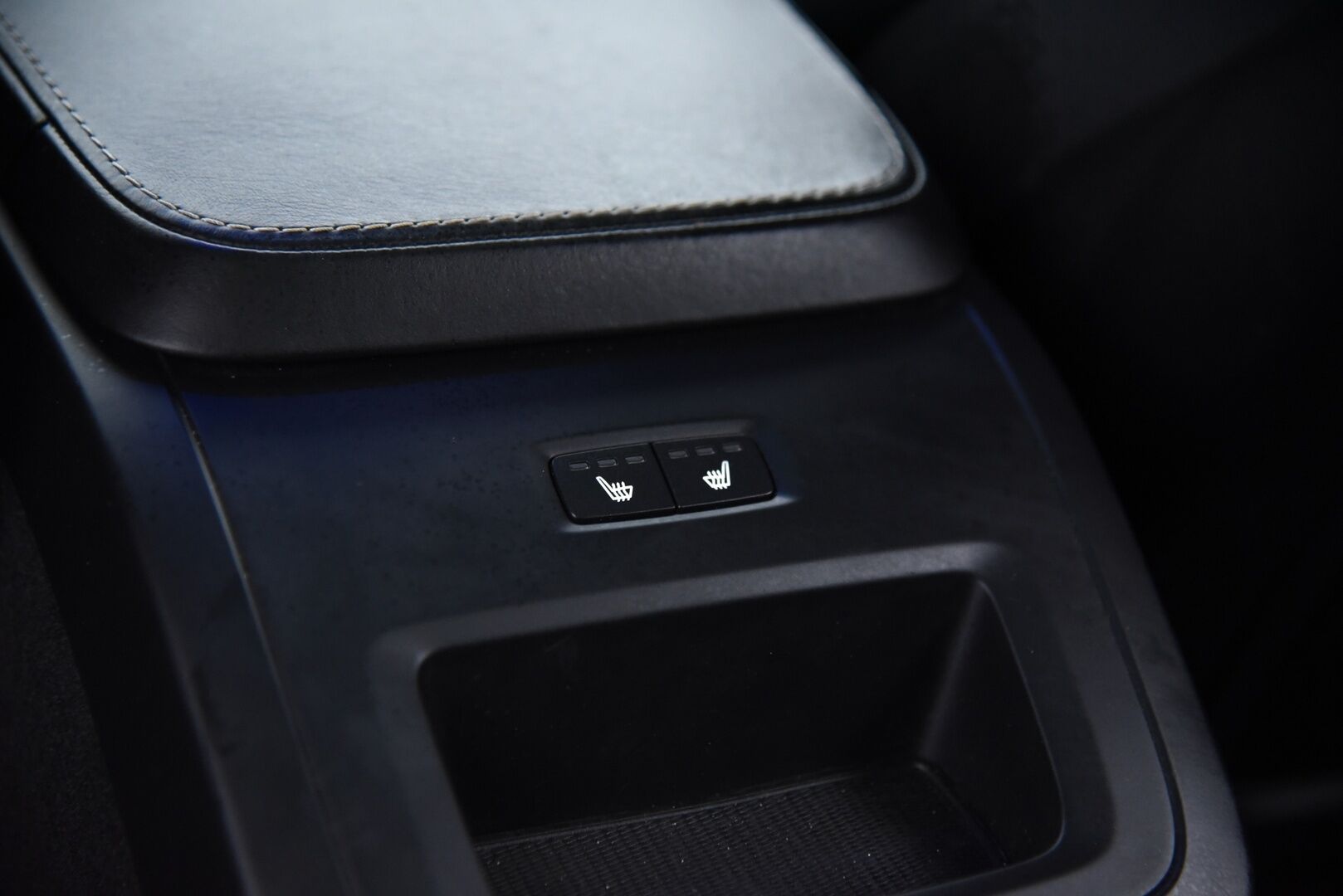 Volvo V90 2020 D3 Business R-Design aut / Adapt. Vakkari / Panorama / H&K / Koukku / P-kamera / BLIS / Muistipenkki / Apple&Android - 2 omisteinen Suomi-Auto merkkihuollettuna!