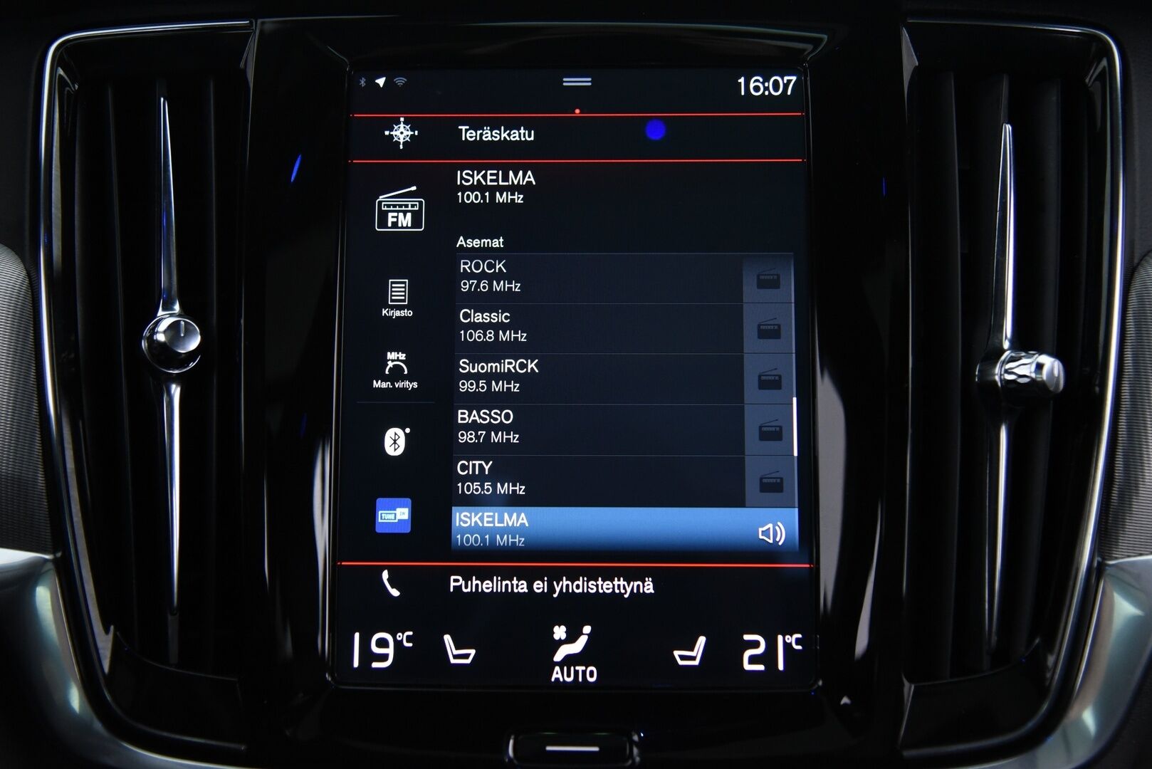 Volvo V90 2020 D3 Business R-Design aut / Adapt. Vakkari / Panorama / H&K / Koukku / P-kamera / BLIS / Muistipenkki / Apple&Android - 2 omisteinen Suomi-Auto merkkihuollettuna!