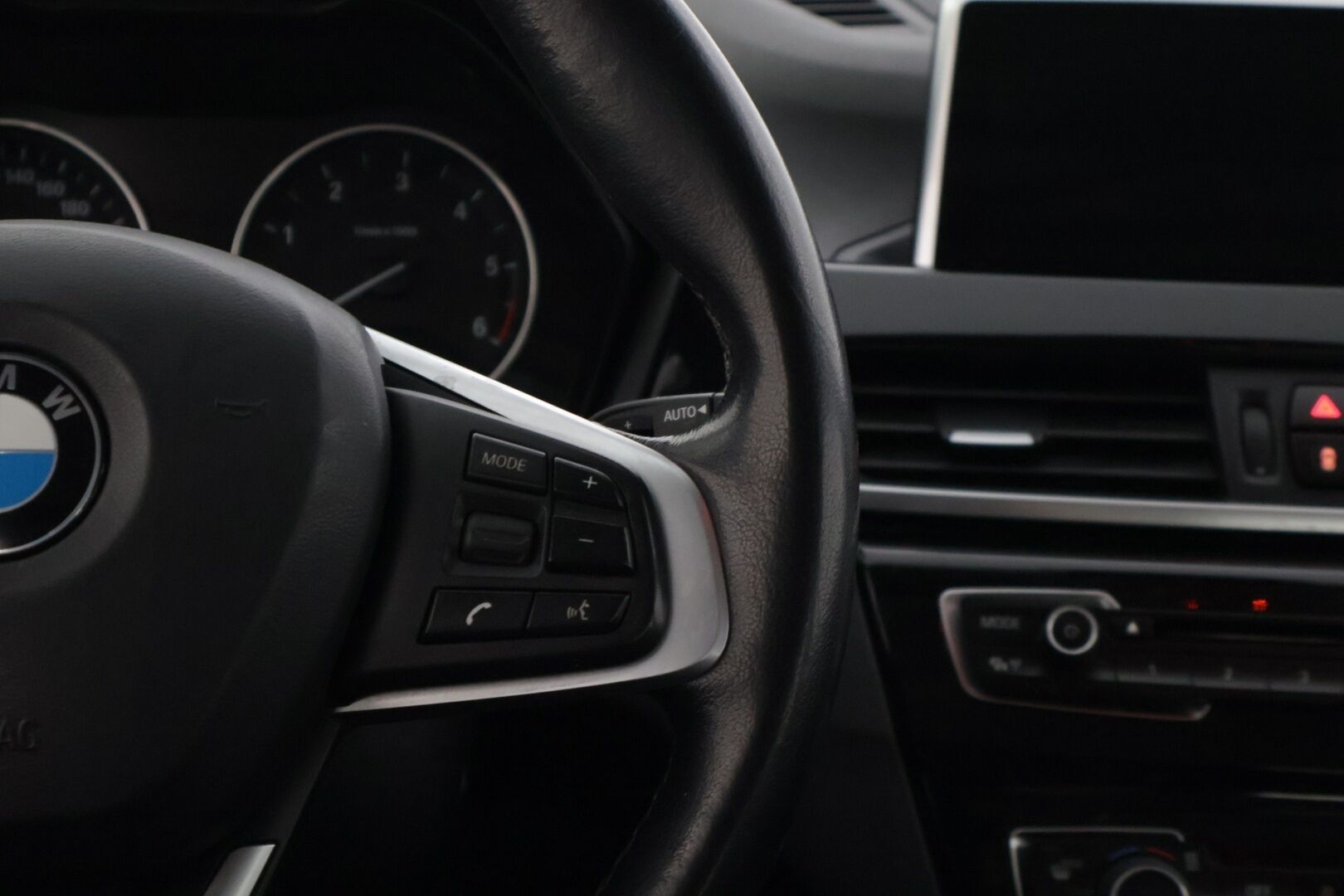 BMW X1 2016 F48 sDrive18d A Business* Tutka / Puolnahat / Navi / koukku / sähköinen takaluukku * - * Kahdet hyvät renkaat alumiinivanteilla / Hyvin huollettu *