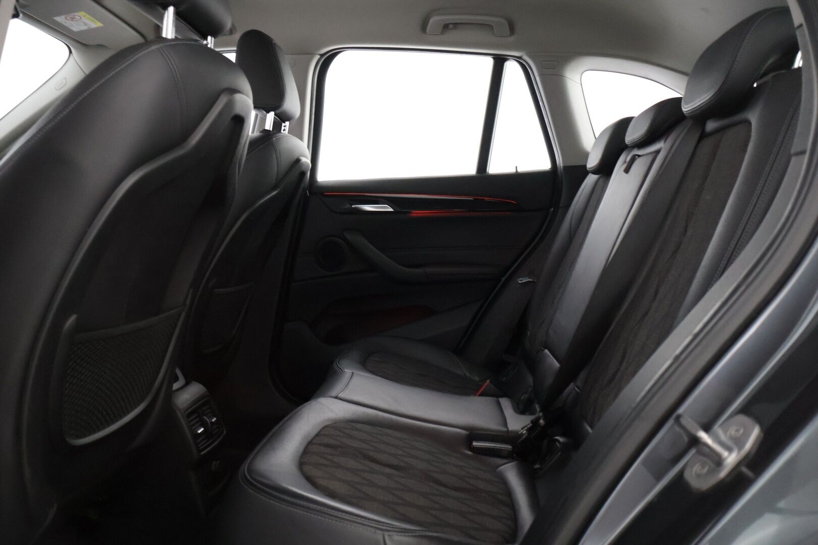 BMW X1 2016 F48 sDrive18d A Business* Tutka / Puolnahat / Navi / koukku / sähköinen takaluukku * - * Kahdet hyvät renkaat alumiinivanteilla / Hyvin huollettu *