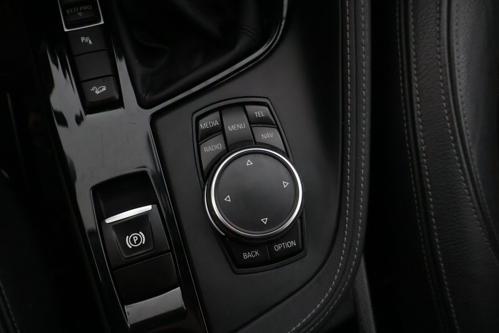 BMW X1 2016 F48 sDrive18d A Business* Tutka / Puolnahat / Navi / koukku / sähköinen takaluukku * - * Kahdet hyvät renkaat alumiinivanteilla / Hyvin huollettu *