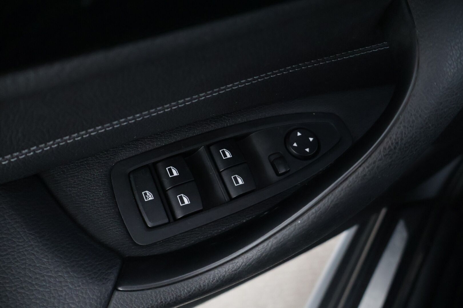 BMW X1 2016 F48 sDrive18d A Business* Tutka / Puolnahat / Navi / koukku / sähköinen takaluukku * - * Kahdet hyvät renkaat alumiinivanteilla / Hyvin huollettu *