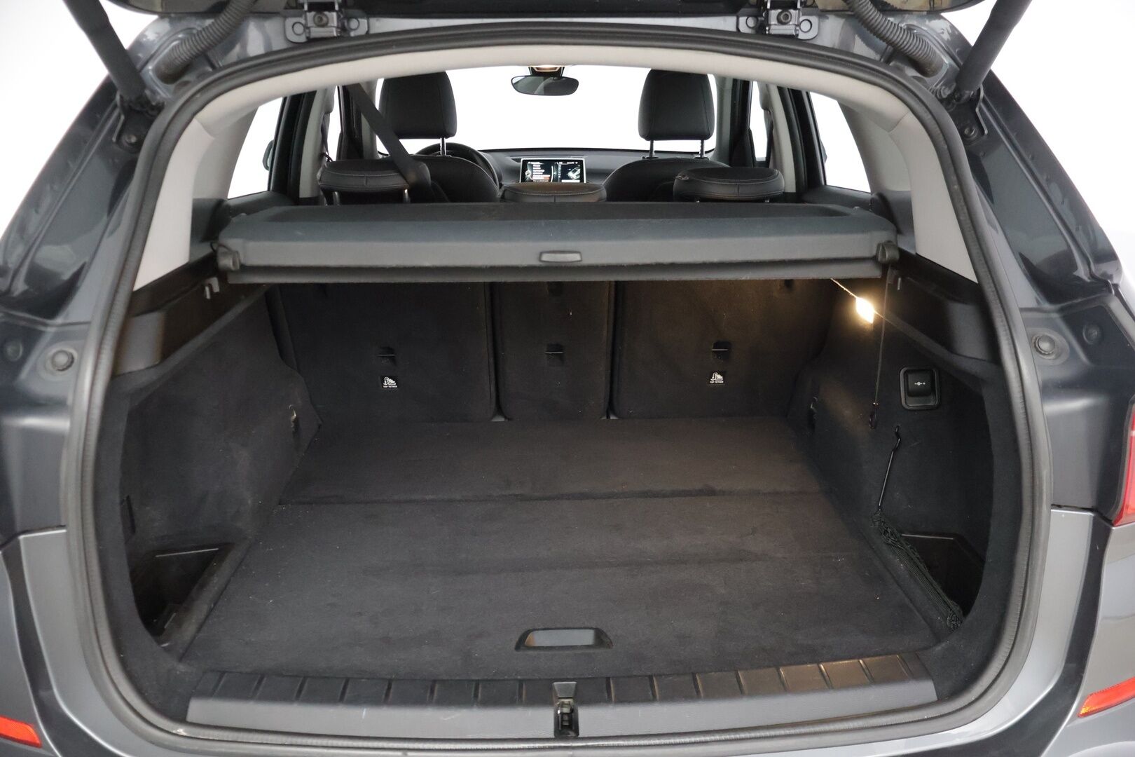 BMW X1 2016 F48 sDrive18d A Business* Tutka / Puolnahat / Navi / koukku / sähköinen takaluukku * - * Kahdet hyvät renkaat alumiinivanteilla / Hyvin huollettu *