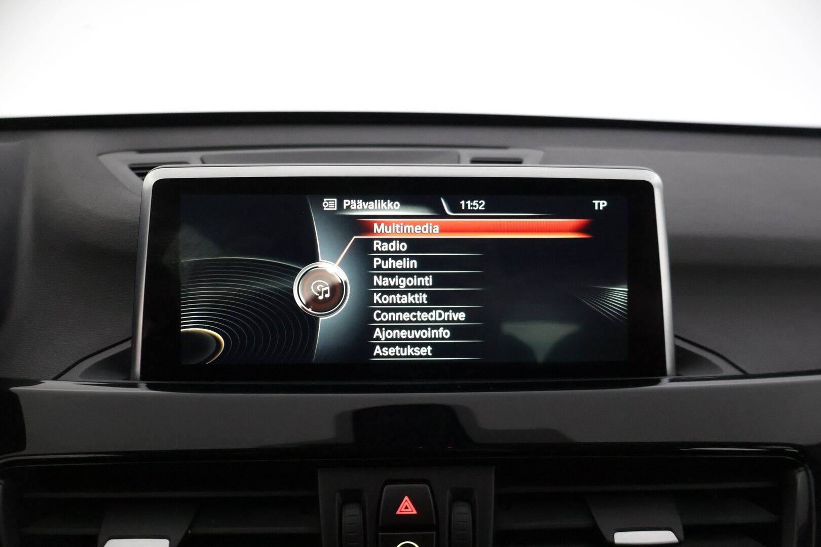 BMW X1 2016 F48 sDrive18d A Business* Tutka / Puolnahat / Navi / koukku / sähköinen takaluukku * - * Kahdet hyvät renkaat alumiinivanteilla / Hyvin huollettu *