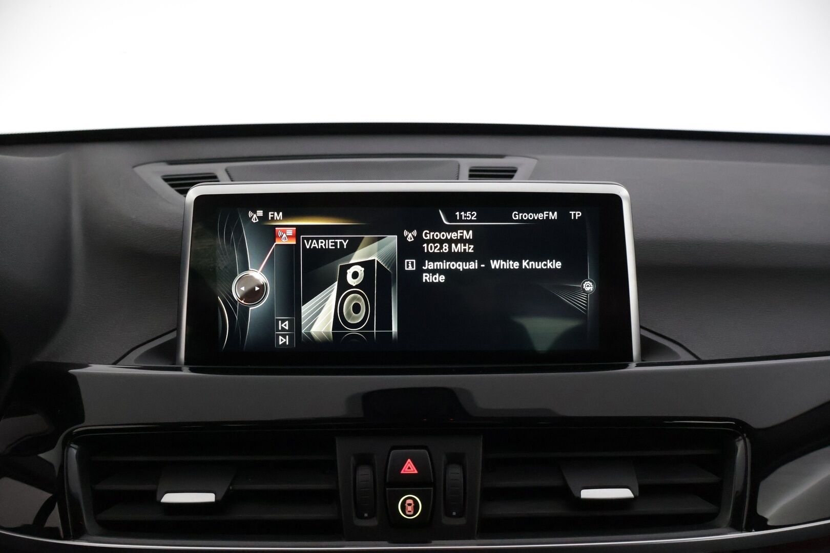 BMW X1 2016 F48 sDrive18d A Business* Tutka / Puolnahat / Navi / koukku / sähköinen takaluukku * - * Kahdet hyvät renkaat alumiinivanteilla / Hyvin huollettu *