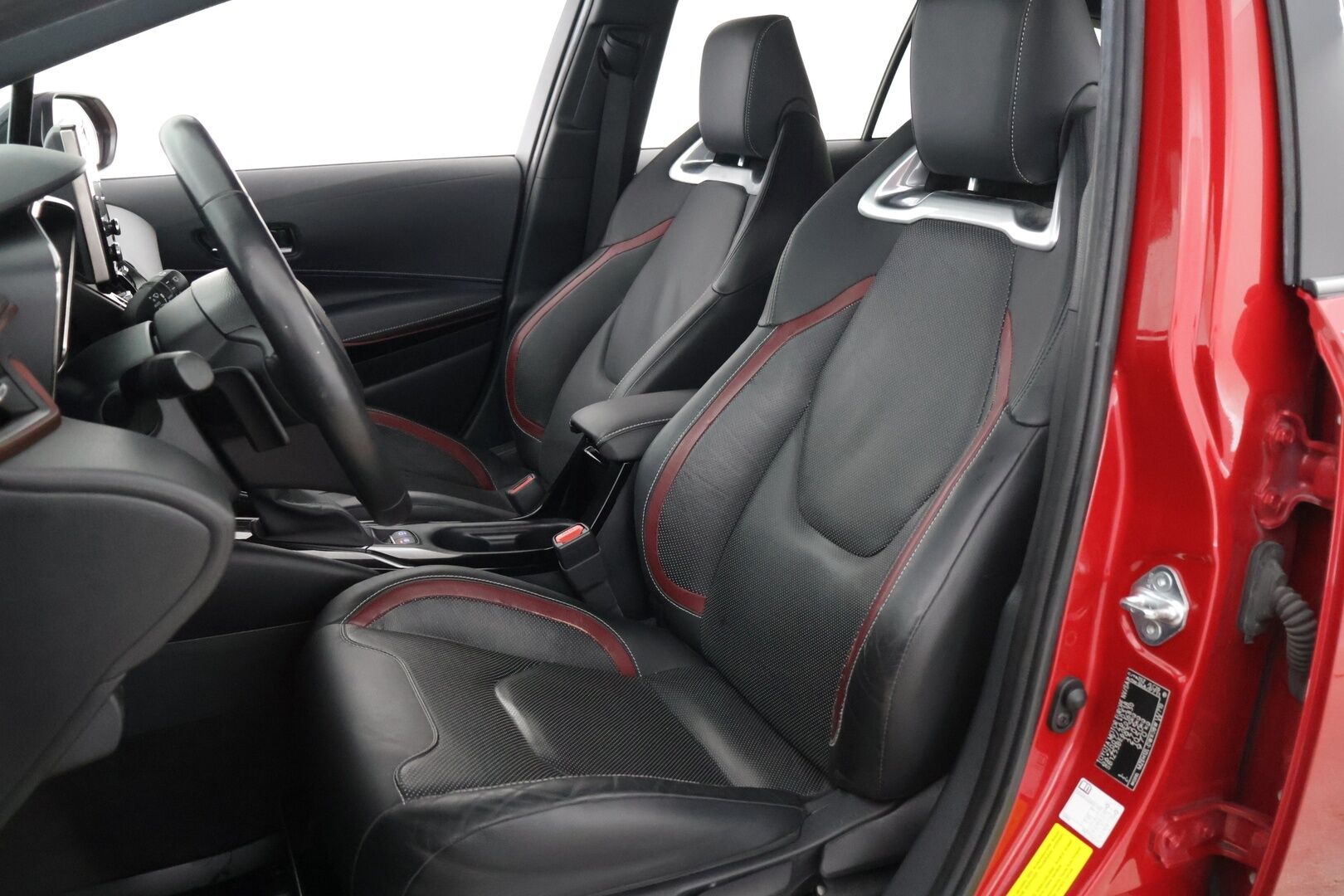 Toyota Corolla 2019 Touring Sports 2,0 Hybrid Premium - *HUD / Adapt. vakkari / Peruutuskamera / Nahkasisusta / Vetokoukku / JBL Audio / 2x Toyotan aluvanteet / Merkkihuollettu / Upea väriyhdistelmä*