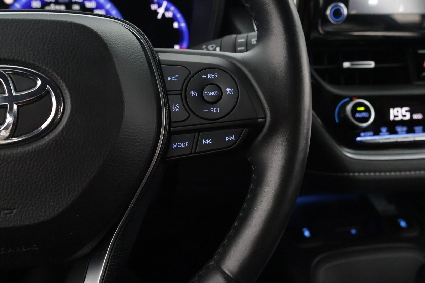 Toyota Corolla 2019 Touring Sports 2,0 Hybrid Premium - *HUD / Adapt. vakkari / Peruutuskamera / Nahkasisusta / Vetokoukku / JBL Audio / 2x Toyotan aluvanteet / Merkkihuollettu / Upea väriyhdistelmä*