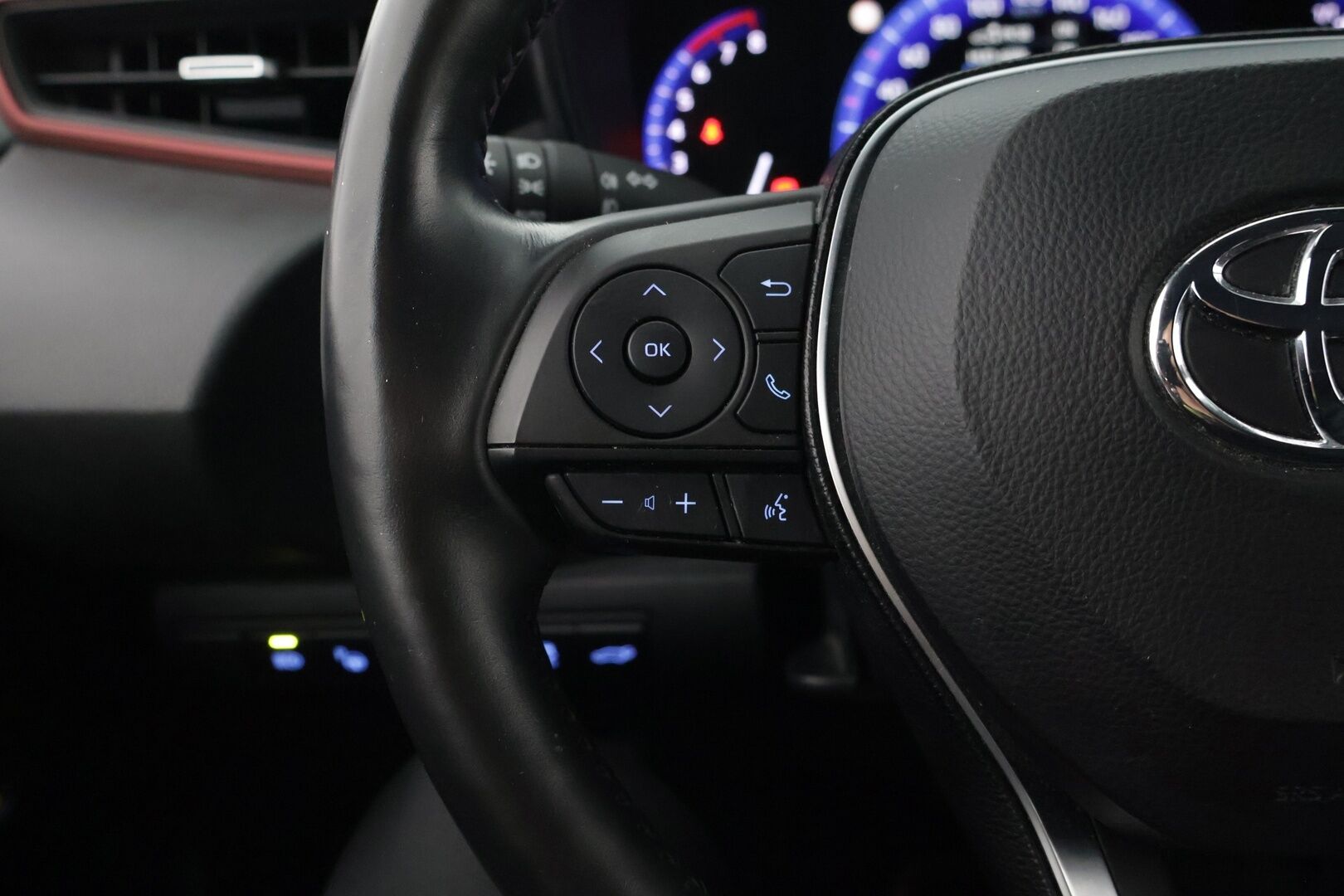 Toyota Corolla 2019 Touring Sports 2,0 Hybrid Premium - *HUD / Adapt. vakkari / Peruutuskamera / Nahkasisusta / Vetokoukku / JBL Audio / 2x Toyotan aluvanteet / Merkkihuollettu / Upea väriyhdistelmä*