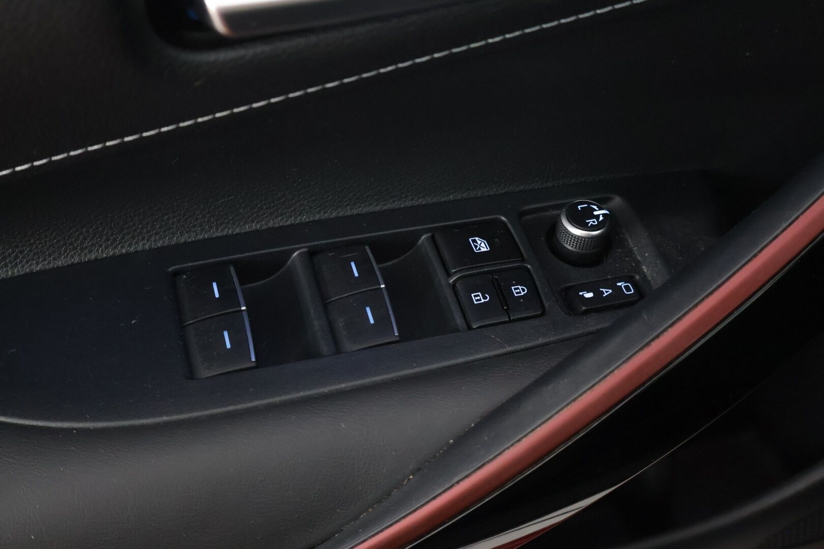 Toyota Corolla 2019 Touring Sports 2,0 Hybrid Premium - *HUD / Adapt. vakkari / Peruutuskamera / Nahkasisusta / Vetokoukku / JBL Audio / 2x Toyotan aluvanteet / Merkkihuollettu / Upea väriyhdistelmä*