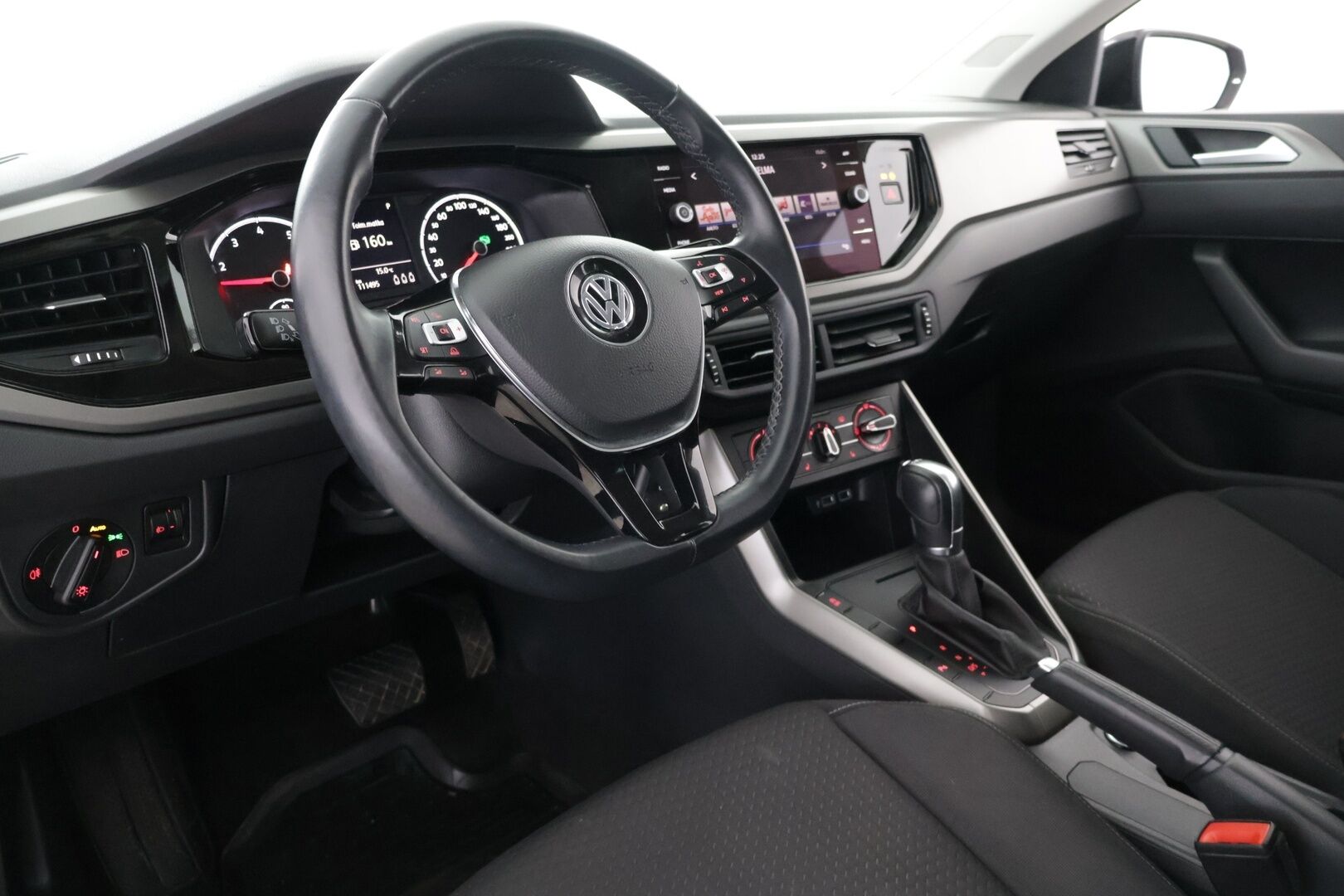 Volkswagen Polo 2019 Comfortline 1,0 TSI 70 kW (95 hv) DSG - Vakkari | Kahdet renkaat | Jakopää tehty ja juuri huollettu 6/26 | Tutkat | Apple ja Android Auto 