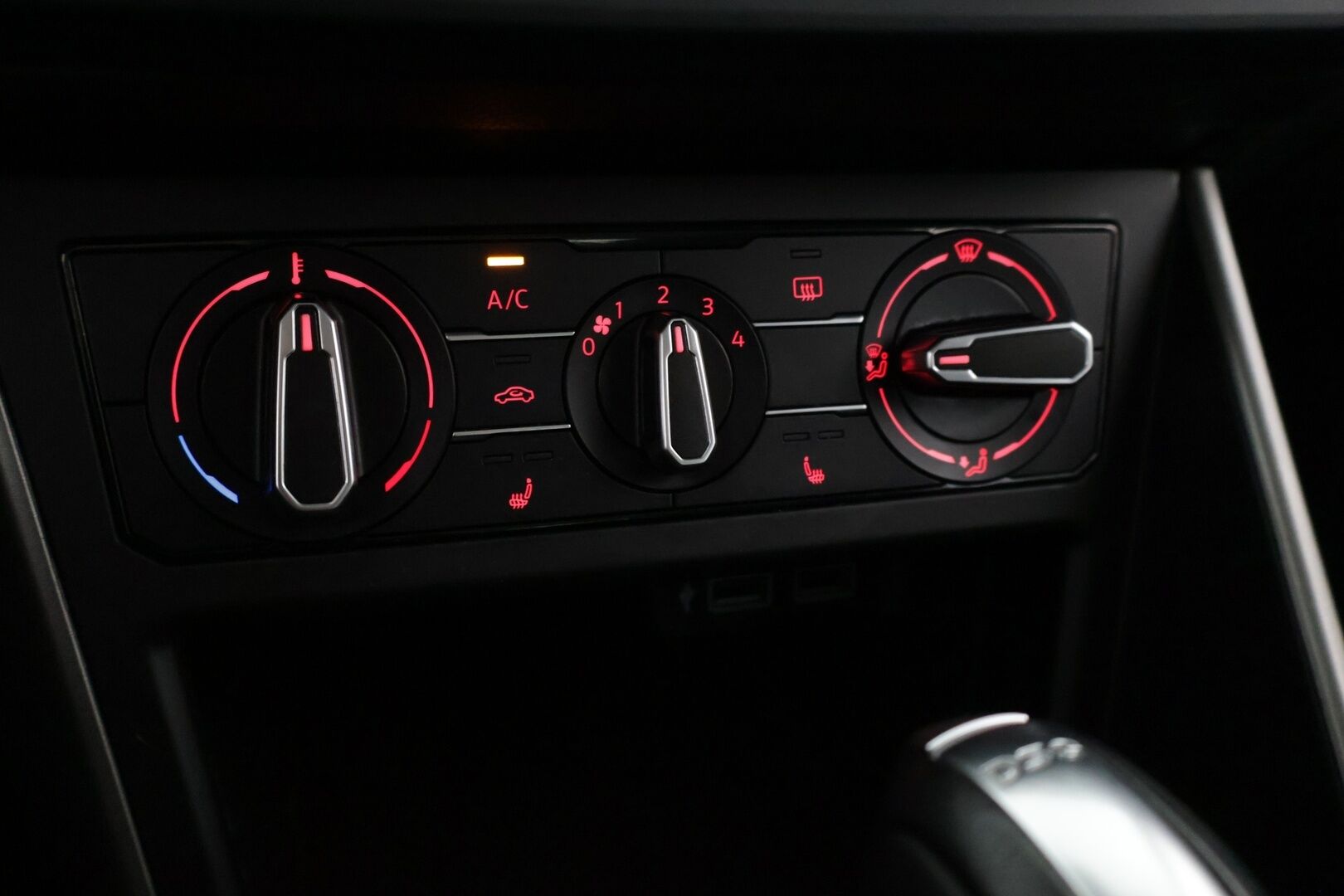 Volkswagen Polo 2019 Comfortline 1,0 TSI 70 kW (95 hv) DSG - Vakkari | Kahdet renkaat | Jakopää tehty ja juuri huollettu 6/26 | Tutkat | Apple ja Android Auto 
