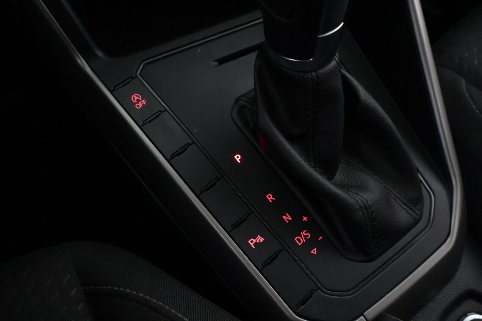 Volkswagen Polo 2019 Comfortline 1,0 TSI 70 kW (95 hv) DSG - Vakkari | Kahdet renkaat | Jakopää tehty ja juuri huollettu 6/26 | Tutkat | Apple ja Android Auto 