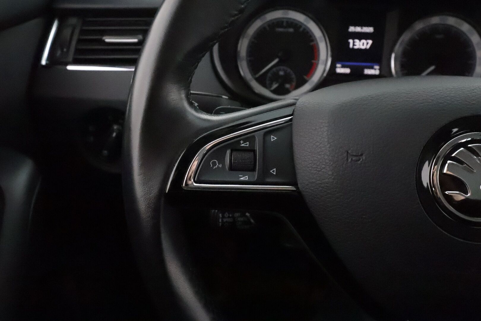 Skoda Octavia 2019 Combi 2,0 TSI 190 4x4 Style BusinessLine DSG **Webasto / Adapt.Vakkari / LED-valot / P.kamera / Navi / Kaistavahti ** - Suomi-auto / Kahdet Renkaat