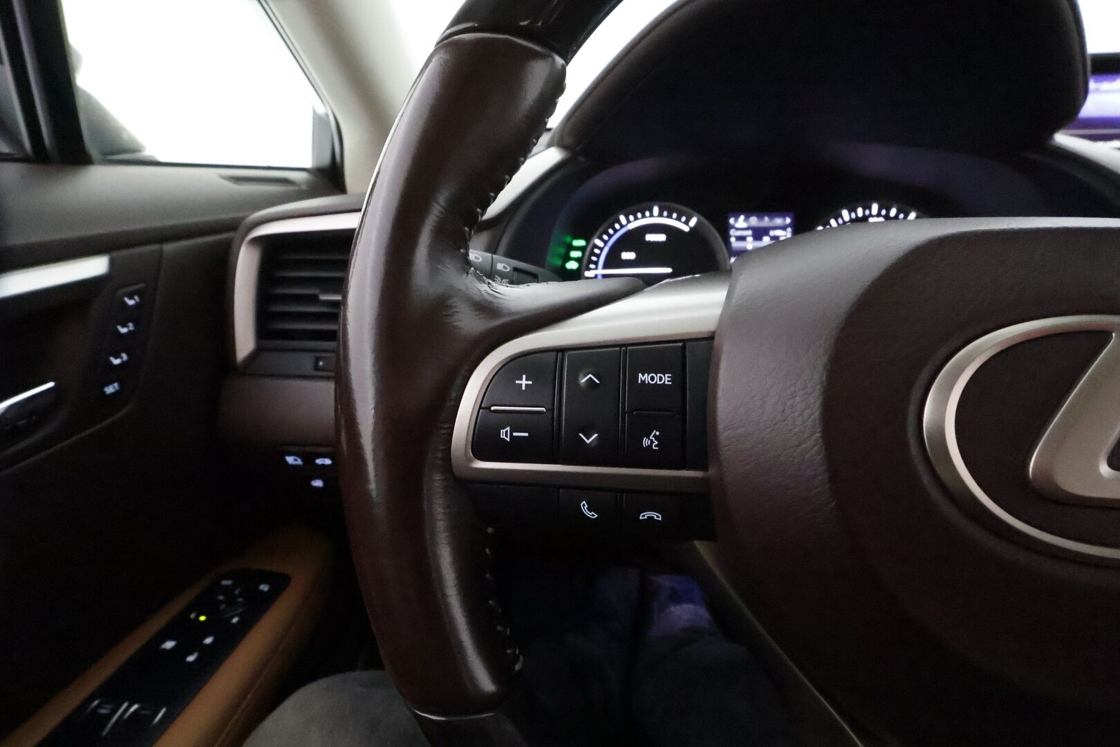 Lexus RX 2016 450h Hybrid 4WD A Executive ** HUD / 360° Kamera / LED-valot / Ilmastoidut Sporttinahat Muistilla / Webasto / Navi ** - 3,99 % KORKOTARJOUS TÄHÄN AUTOON - 