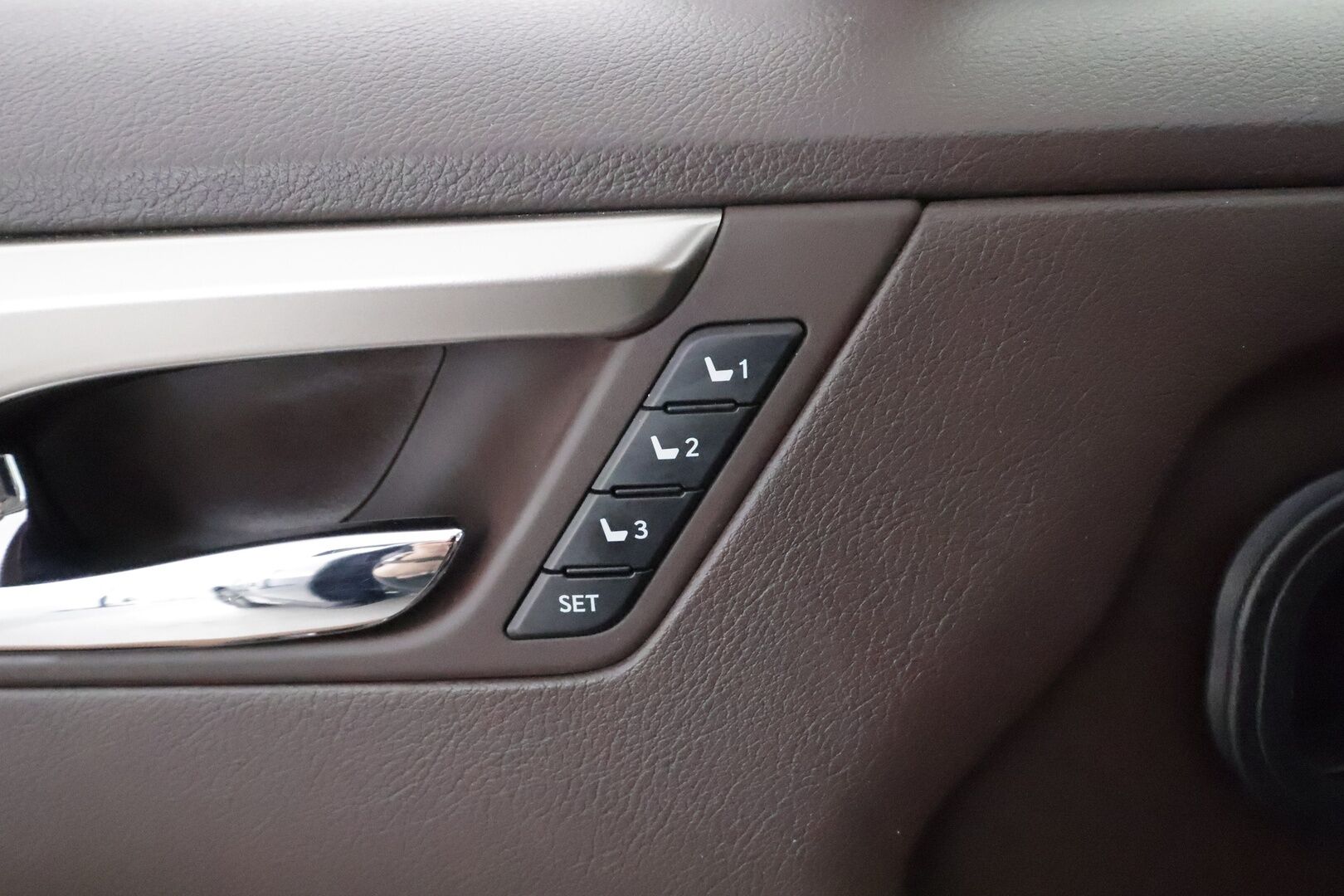 Lexus RX 2016 450h Hybrid 4WD A Executive ** HUD / 360° Kamera / LED-valot / Ilmastoidut Sporttinahat Muistilla / Webasto / Navi ** - 3,99 % KORKOTARJOUS TÄHÄN AUTOON - 