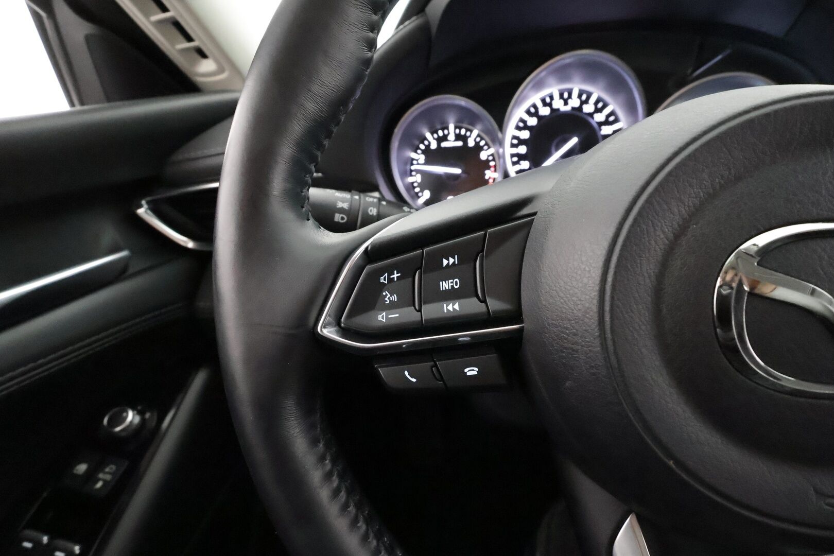 Mazda Mazda6 2019 Sport Wagon 2,0 (165) SKYACTIV-G Vision 6AT 5ov ZQ1 * ACC / Lohko / HUD / P.Kamera / Apple/Android * - 1.Om Suomi-auto / kahdet Renkaat - HULLUT AVAJAISHULINAT KORKOTARJOUS 3,29 %