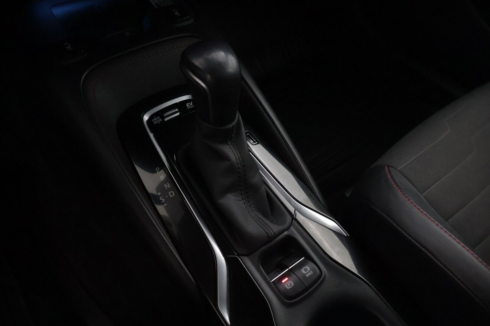 Toyota Corolla 2019 Touring Sports 2,0 Hybrid Style * ACC / P-Kamera / KeylessGo / Sähkökontti / Nahka-alcantra sisusta / Navi * - 2 x Vanteet & Renkaat / Merkkihuoltohistoria / Musta sisäkatto