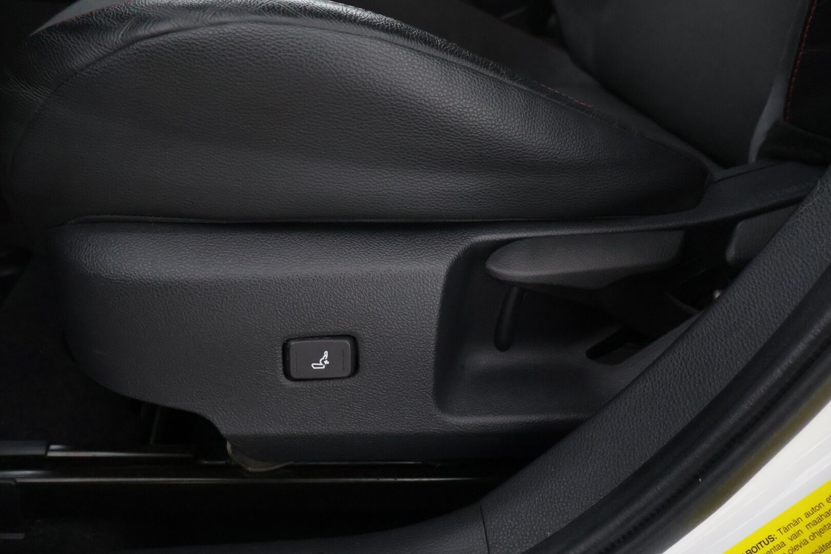 Toyota Corolla 2019 Touring Sports 2,0 Hybrid Style * ACC / P-Kamera / KeylessGo / Sähkökontti / Nahka-alcantra sisusta / Navi * - 2 x Vanteet & Renkaat / Merkkihuoltohistoria / Musta sisäkatto