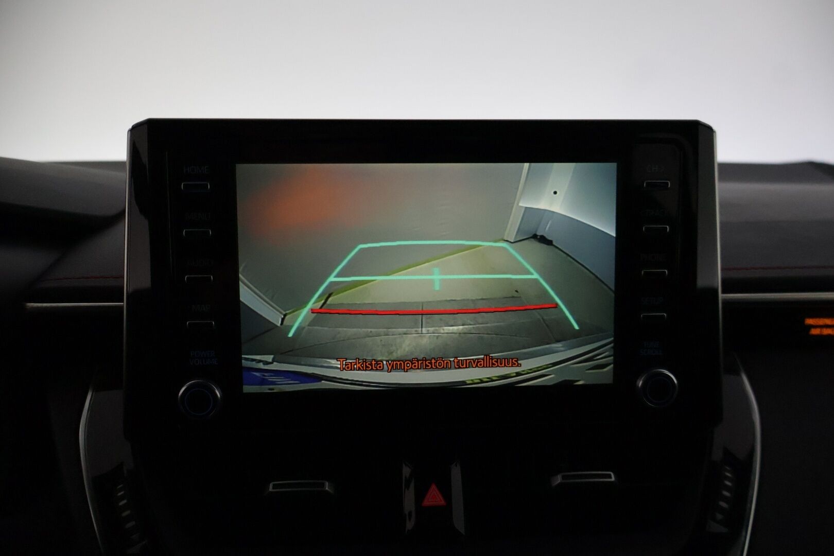 Toyota Corolla 2019 Touring Sports 2,0 Hybrid Style * ACC / P-Kamera / KeylessGo / Sähkökontti / Nahka-alcantra sisusta / Navi * - 2 x Vanteet & Renkaat / Merkkihuoltohistoria / Musta sisäkatto