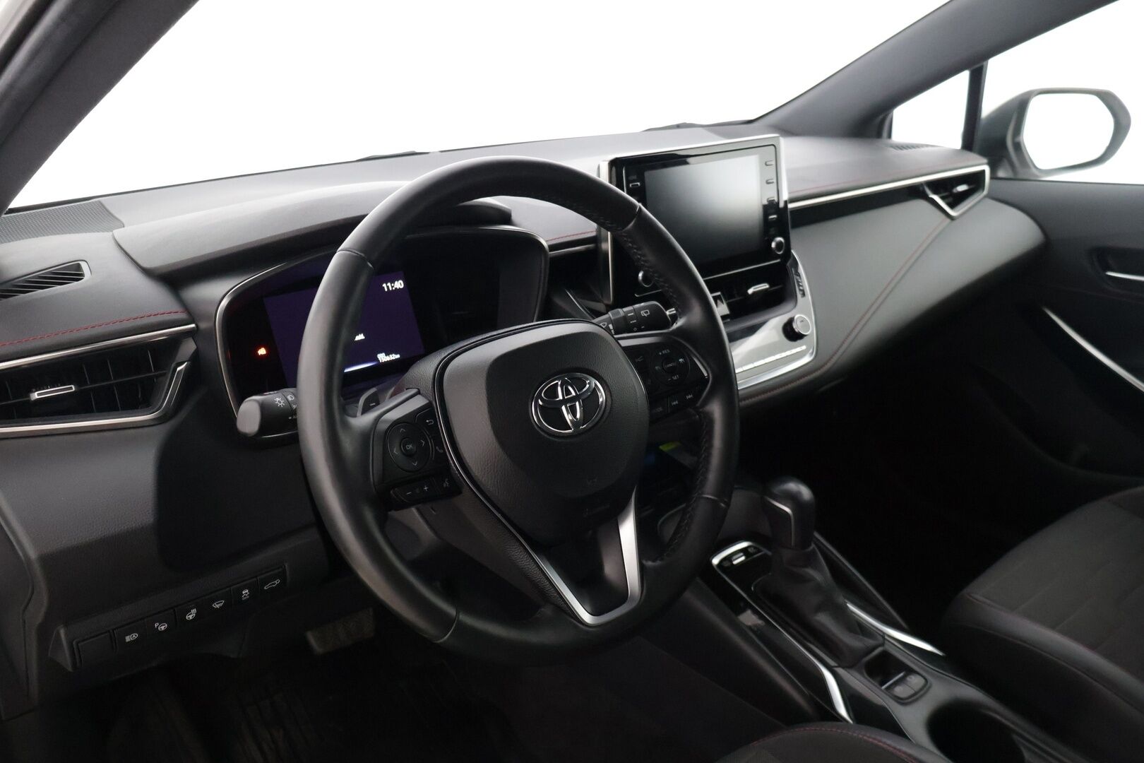 Toyota Corolla 2019 Touring Sports 2,0 Hybrid Style * ACC / P-Kamera / KeylessGo / Sähkökontti / Nahka-alcantra sisusta / Navi * - 2 x Vanteet & Renkaat / Merkkihuoltohistoria / Musta sisäkatto