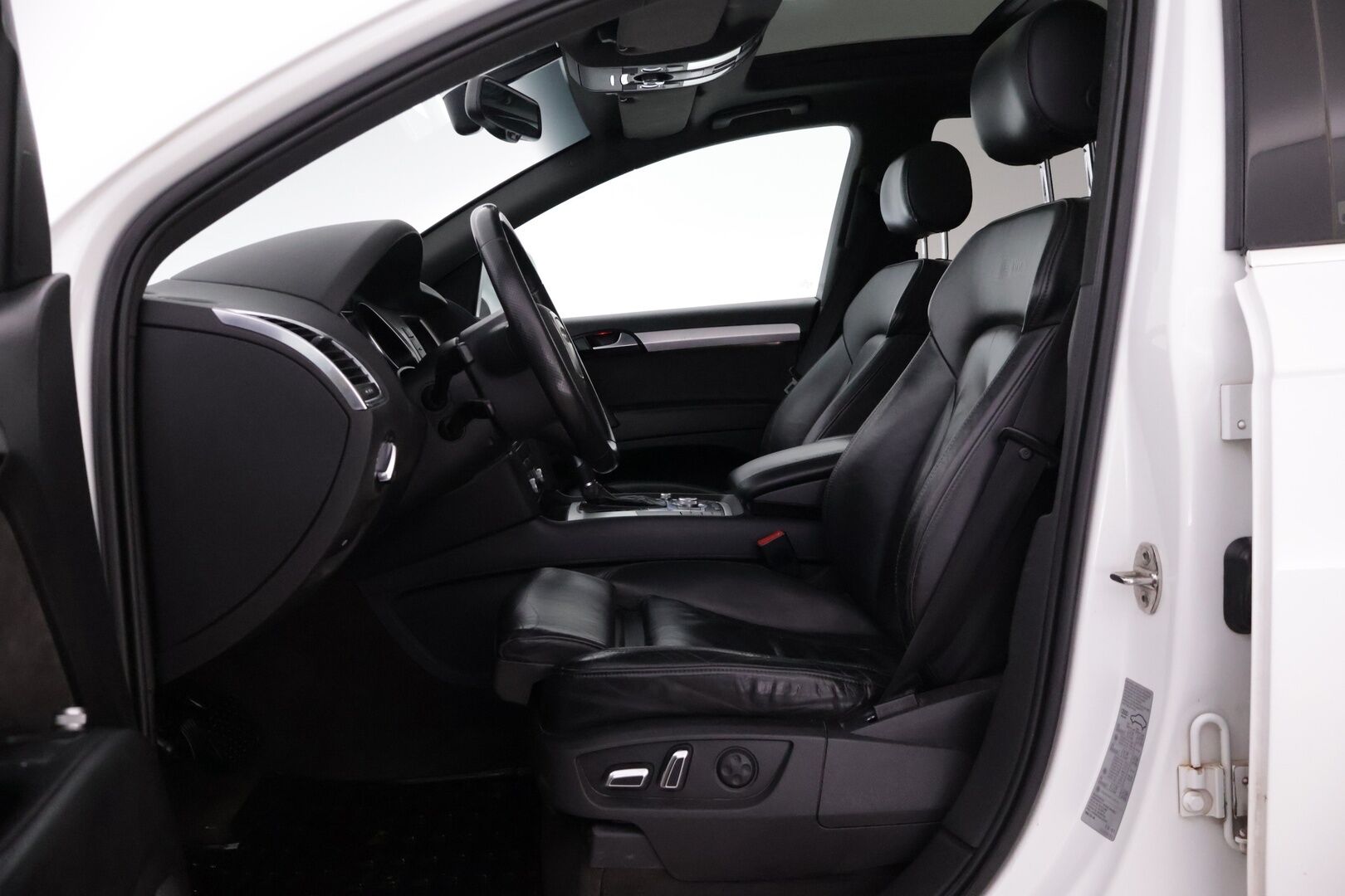 Audi Q7 2010 3,0 V6 TDI DPF 176 kW quattro tiptronic - YritysOutlet - Myydään vain yrityksille - 7- Paikkainen / Bose / Ilma-alusta / Nahat muistilla / Lohko / Koukku