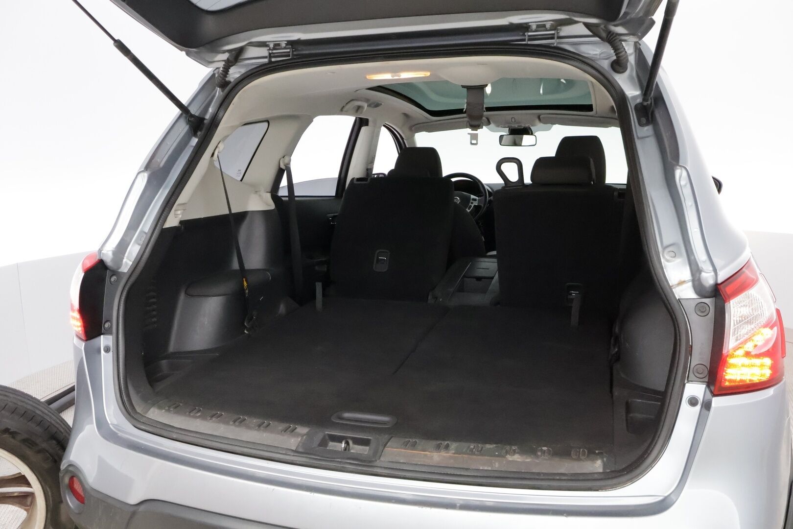 Nissan Qashqai+2 2011 2.0L Acenta 4WD 6M/T - YritysOutlet - Myydään vain yrityksille - - YritysOutlet - Myydään vain yrityksille