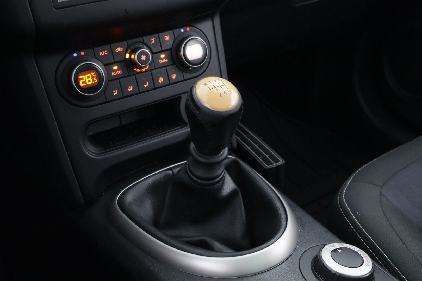 Nissan Qashqai+2 2011 2.0L Acenta 4WD 6M/T - YritysOutlet - Myydään vain yrityksille - - YritysOutlet - Myydään vain yrityksille