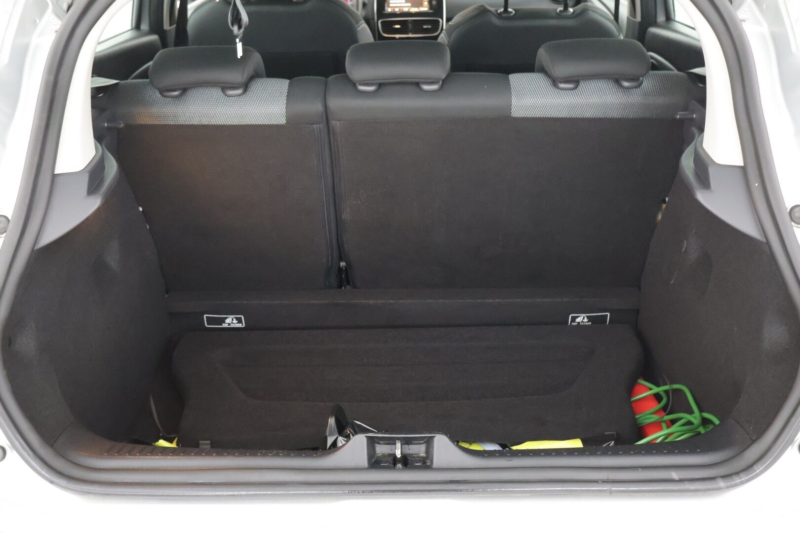 Renault Clio 2019 TCe 90 Fête / Vakkari / Navi / Lohkolämmitin+sisäpuhallin / Bluetooth / Ilmastointi - 2-om. Suomi-auto / 2x vanteet / Uudet Nokian nastarenkaat!