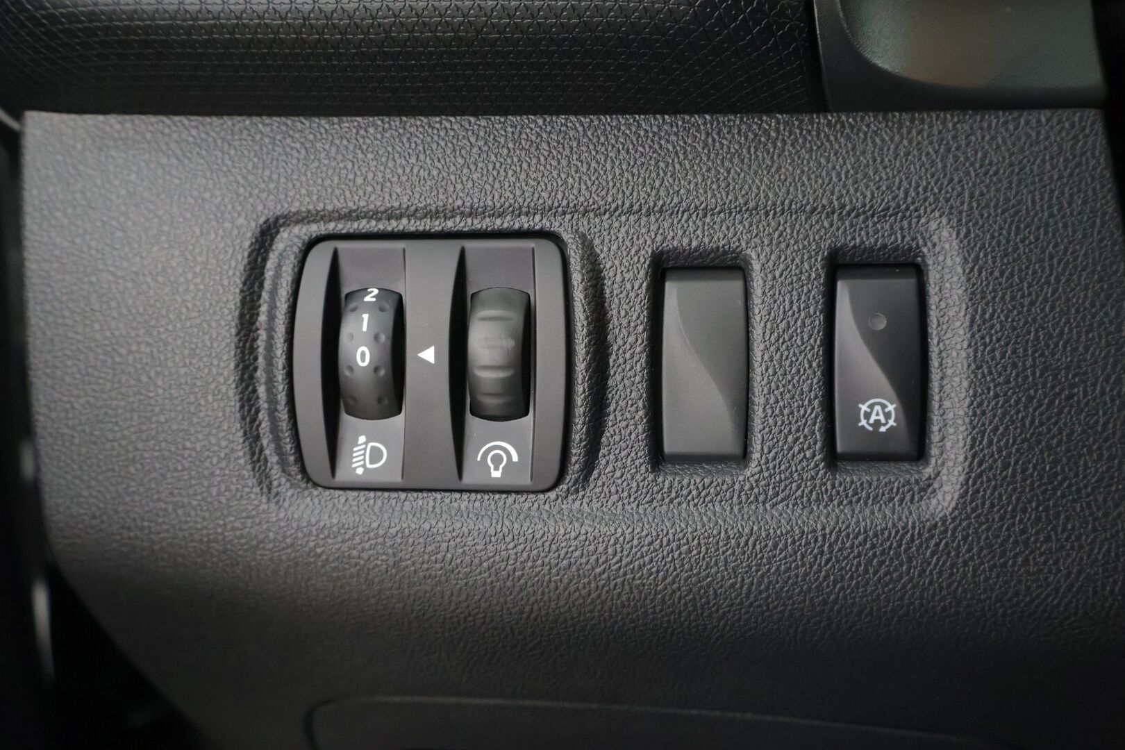 Renault Clio 2019 TCe 90 Fête / Vakkari / Navi / Lohkolämmitin+sisäpuhallin / Bluetooth / Ilmastointi - 2-om. Suomi-auto / 2x vanteet / Uudet Nokian nastarenkaat!