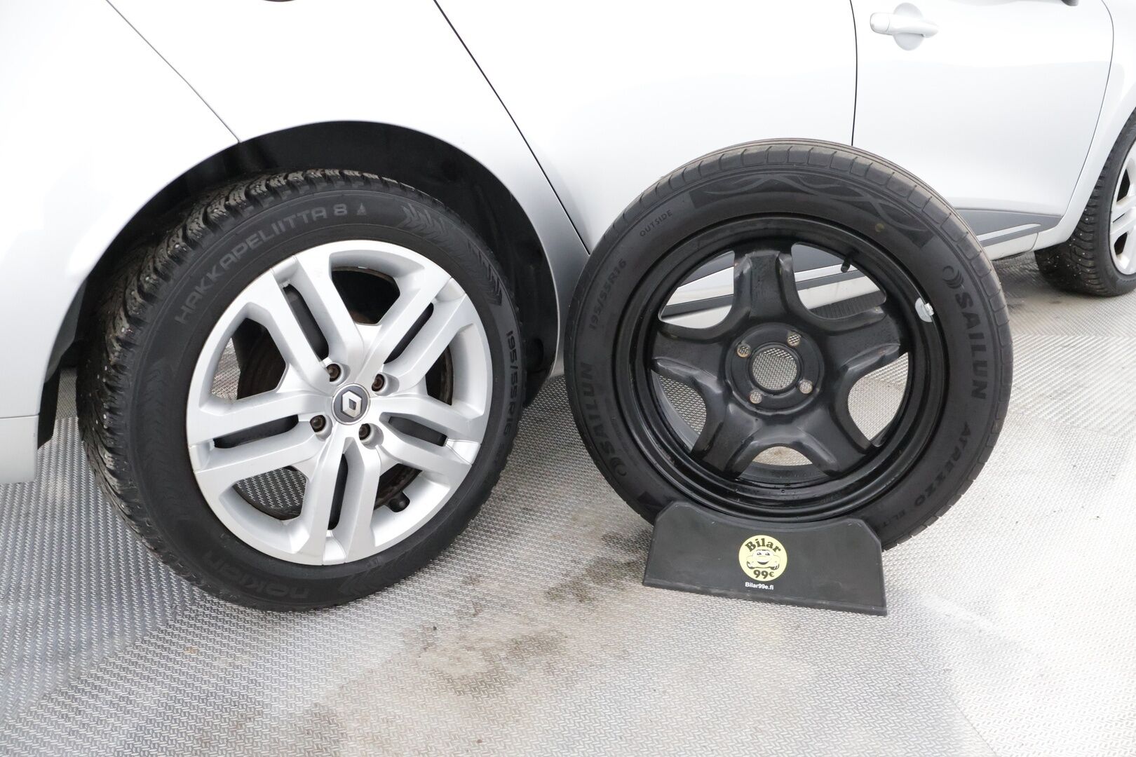 Renault Clio 2019 TCe 90 Fête / Vakkari / Navi / Lohkolämmitin+sisäpuhallin / Bluetooth / Ilmastointi - 2-om. Suomi-auto / 2x vanteet / Uudet Nokian nastarenkaat!