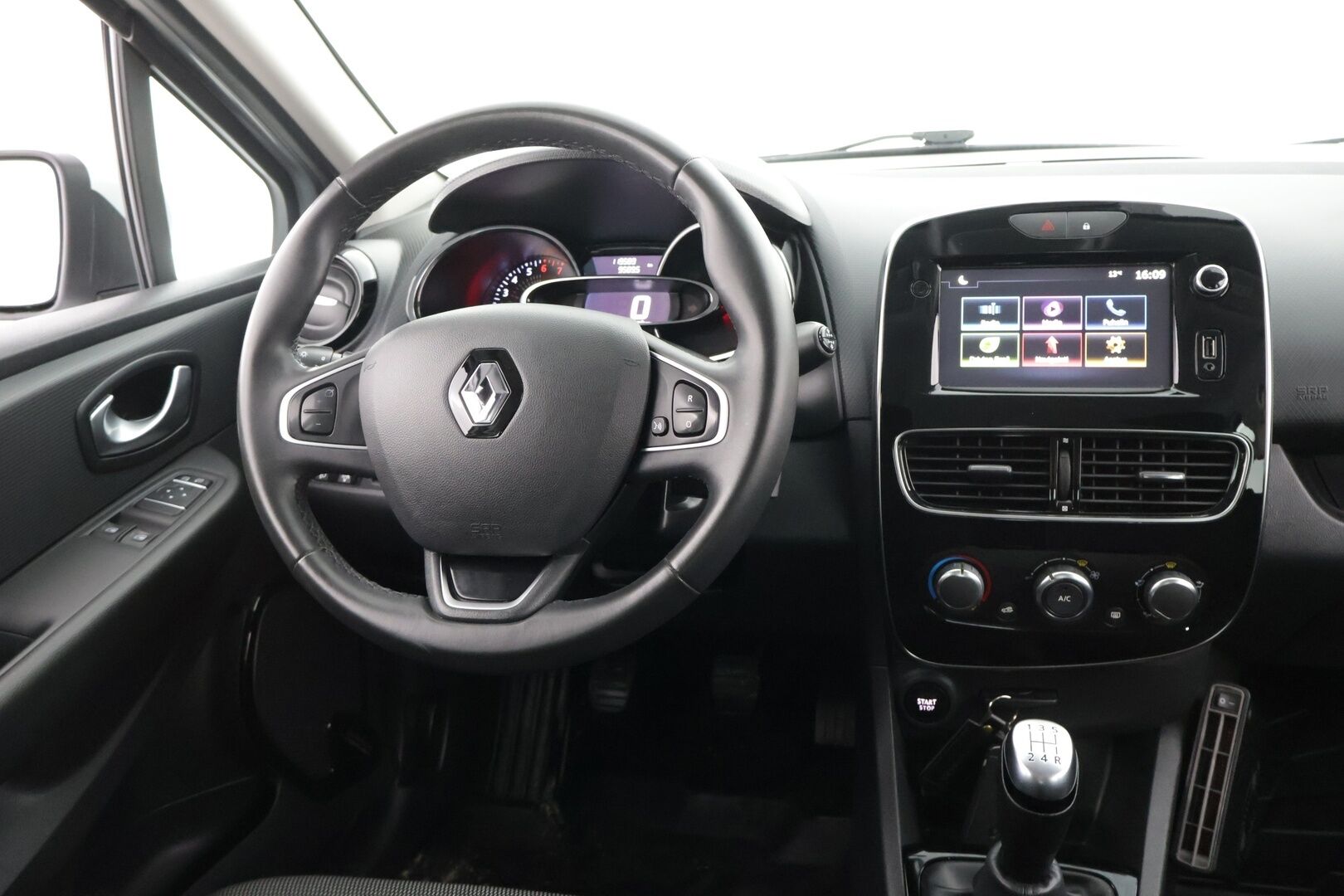 Renault Clio 2019 TCe 90 Fête / Vakkari / Navi / Lohkolämmitin+sisäpuhallin / Bluetooth / Ilmastointi - 2-om. Suomi-auto / 2x vanteet / Uudet Nokian nastarenkaat!