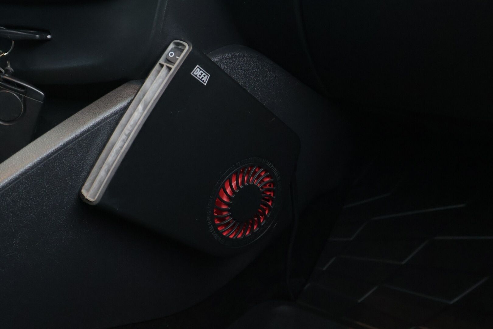 Renault Clio 2019 TCe 90 Fête / Vakkari / Navi / Lohkolämmitin+sisäpuhallin / Bluetooth / Ilmastointi - 2-om. Suomi-auto / 2x vanteet / Uudet Nokian nastarenkaat!