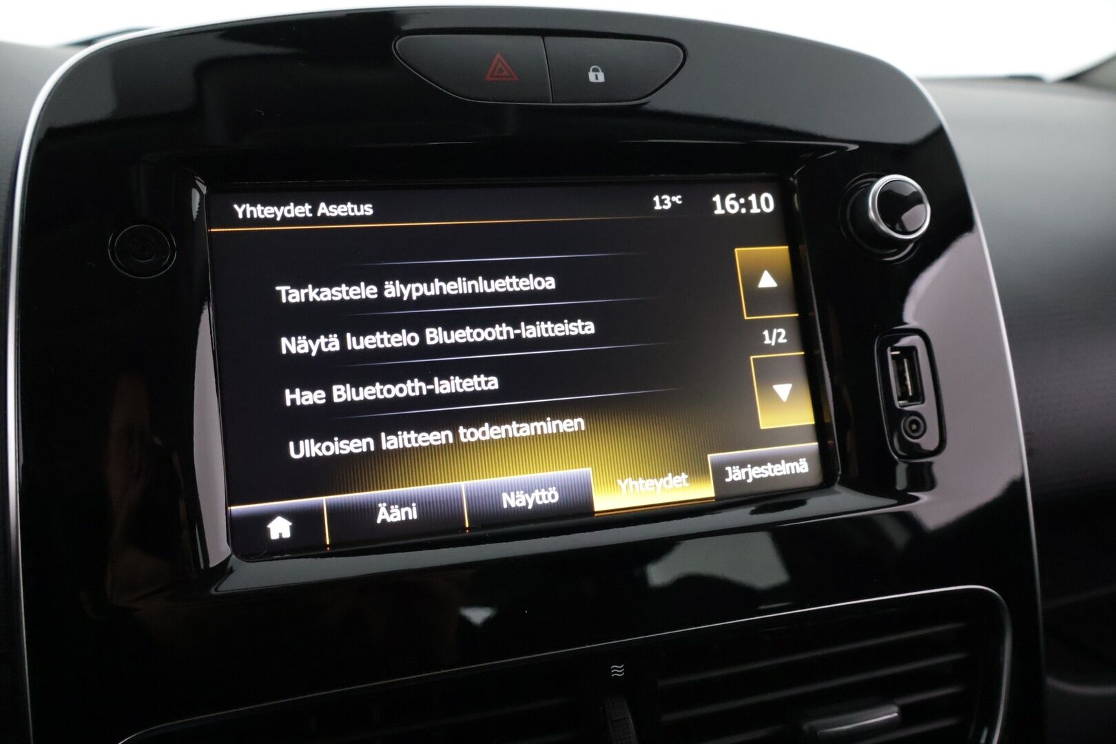Renault Clio 2019 TCe 90 Fête / Vakkari / Navi / Lohkolämmitin+sisäpuhallin / Bluetooth / Ilmastointi - 2-om. Suomi-auto / 2x vanteet / Uudet Nokian nastarenkaat!