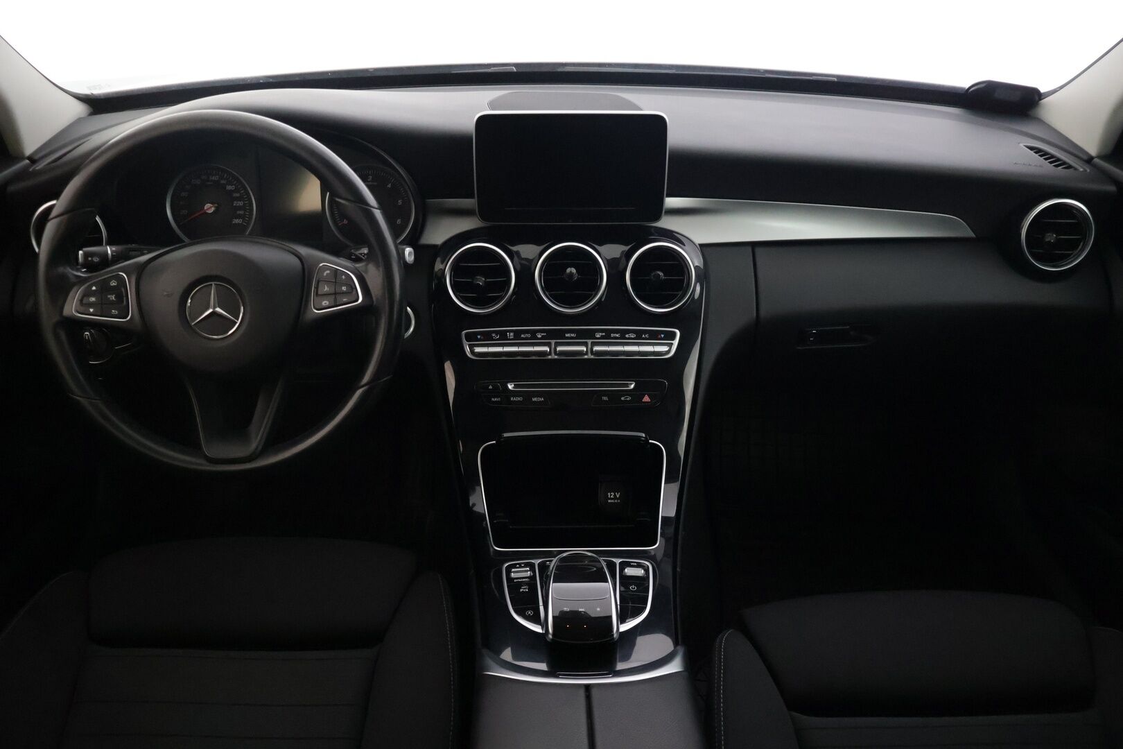 Mercedes-Benz C 2017 250 BlueTec A Premium Business - | Vakionopeudensäädin | Lohkolämmitin sisäpistokkeella | Kahdet hyväkuntoiset renkaat alumiinivanteilla | Navi | Sähköluukku | Särmät huollot |