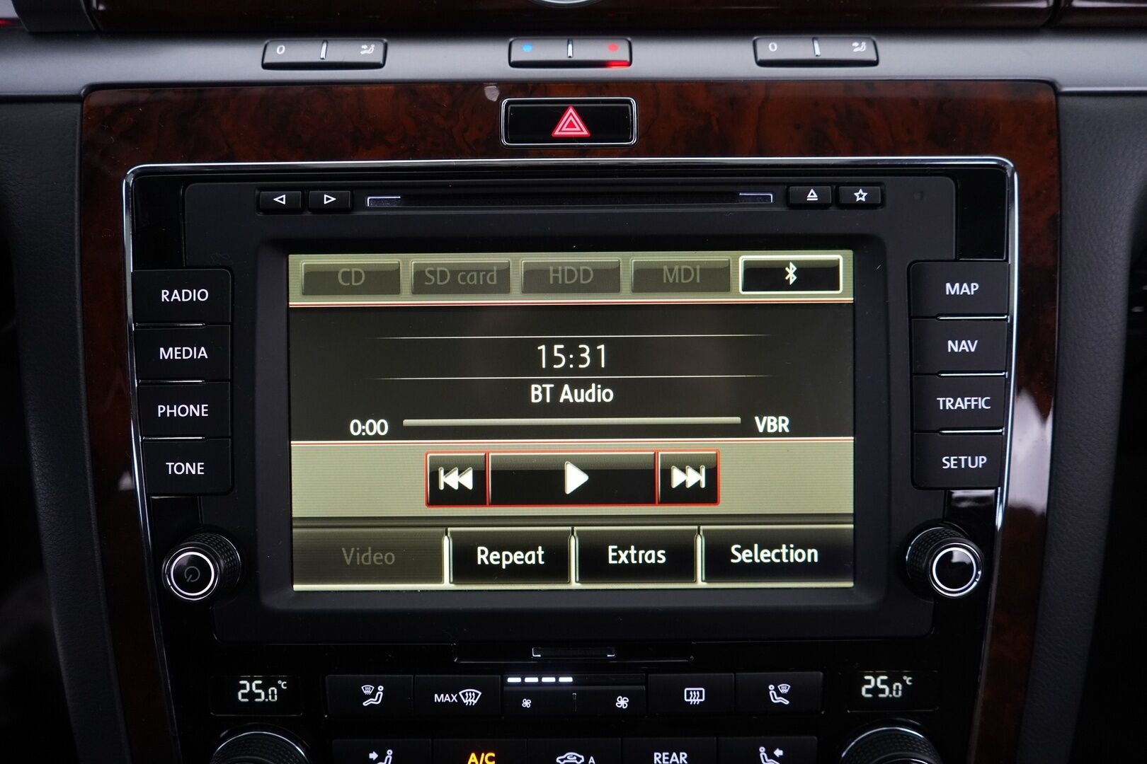 Volkswagen Phaeton 2014 3,0 V6 TDI 180 kW (245 hv) 4MOTION Tiptronic-automaatti * ACC / Kamera / Webasto / Hierovat & Ilmastoidut Muistinahat / Ilma-alusta * - SUPER VARUSTEET! / Särmä huoltohistoria / Kahdet vanteet - HULLUT VÄLIPÄIVÄT KORKOTARJOUS 2,49%