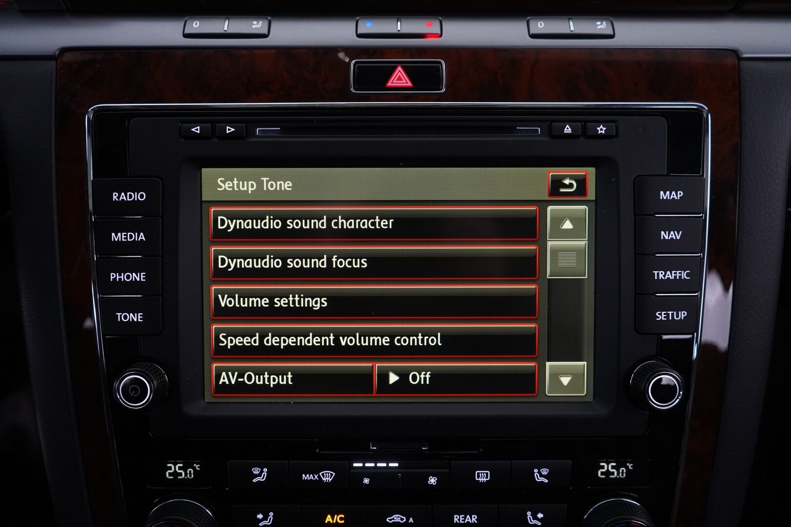 Volkswagen Phaeton 2014 3,0 V6 TDI 180 kW (245 hv) 4MOTION Tiptronic-automaatti * ACC / Kamera / Webasto / Hierovat & Ilmastoidut Muistinahat / Ilma-alusta * - SUPER VARUSTEET! / Särmä huoltohistoria / Kahdet vanteet - HULLUT VÄLIPÄIVÄT KORKOTARJOUS 2,49%