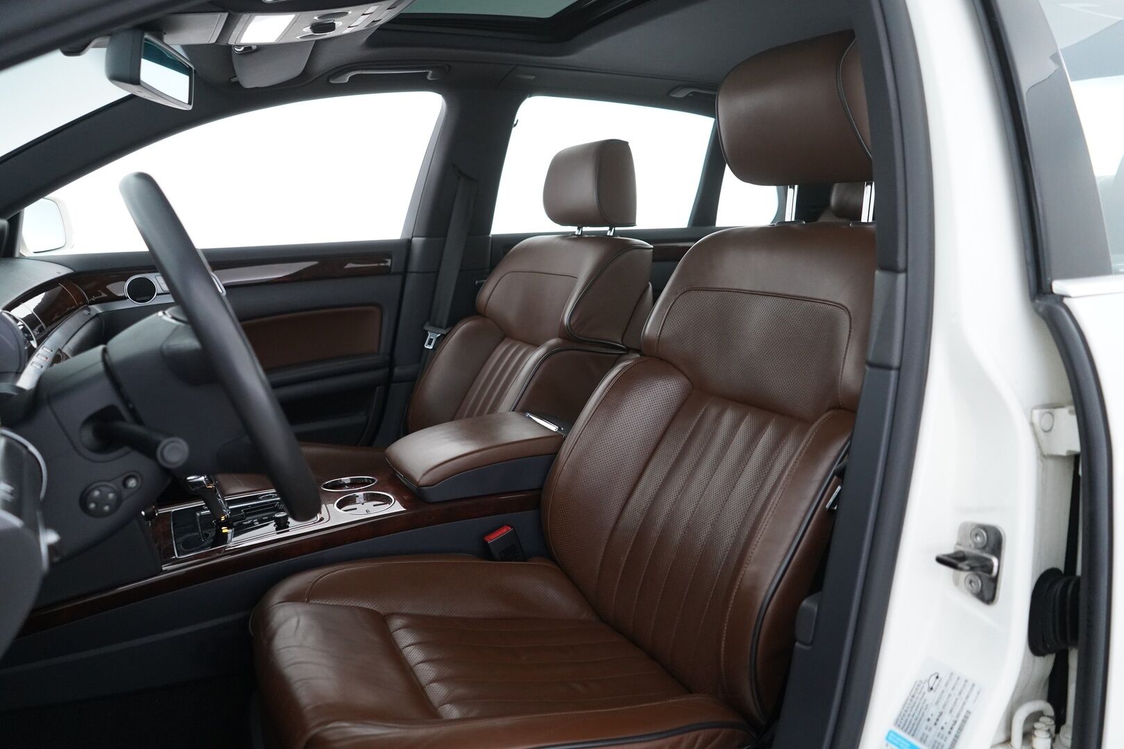 Volkswagen Phaeton 2014 3,0 V6 TDI 180 kW (245 hv) 4MOTION Tiptronic-automaatti * ACC / Kamera / Webasto / Hierovat & Ilmastoidut Muistinahat / Ilma-alusta * - SUPER VARUSTEET! / Särmä huoltohistoria / Kahdet vanteet - HULLUT VÄLIPÄIVÄT KORKOTARJOUS 2,49%