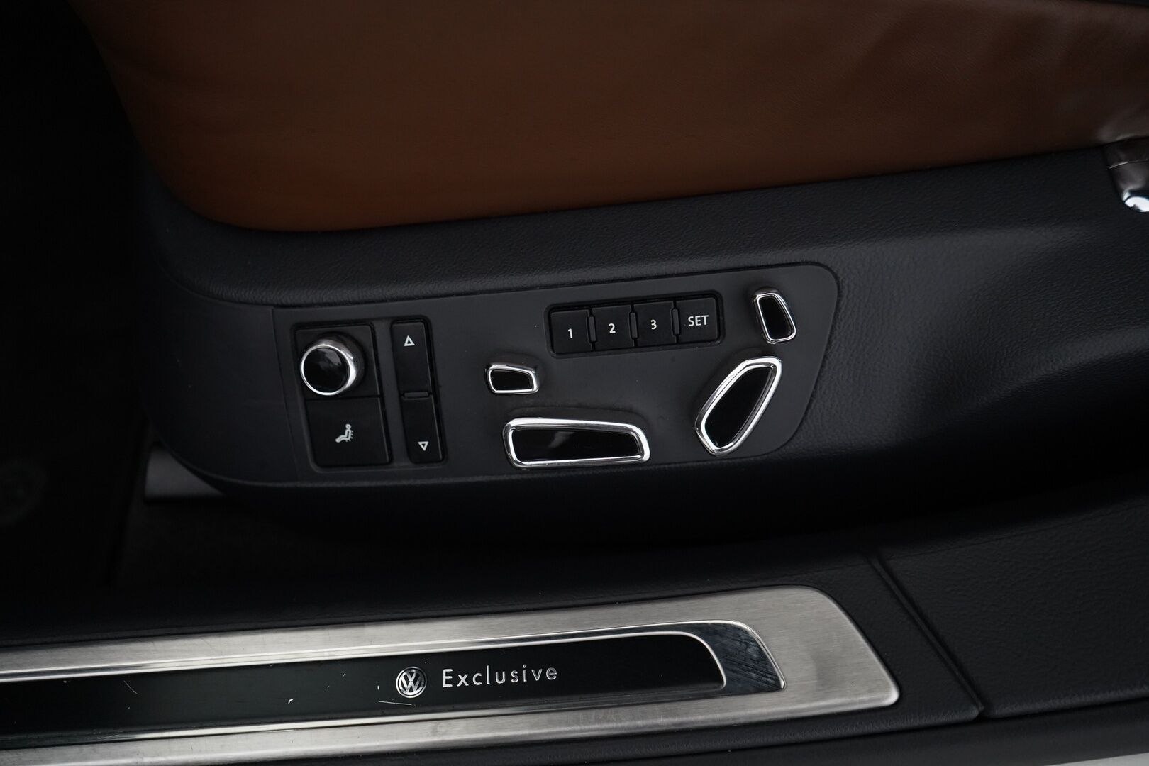 Volkswagen Phaeton 2014 3,0 V6 TDI 180 kW (245 hv) 4MOTION Tiptronic-automaatti * ACC / Kamera / Webasto / Hierovat & Ilmastoidut Muistinahat / Ilma-alusta * - SUPER VARUSTEET! / Särmä huoltohistoria / Kahdet vanteet - HULLUT VÄLIPÄIVÄT KORKOTARJOUS 2,49%