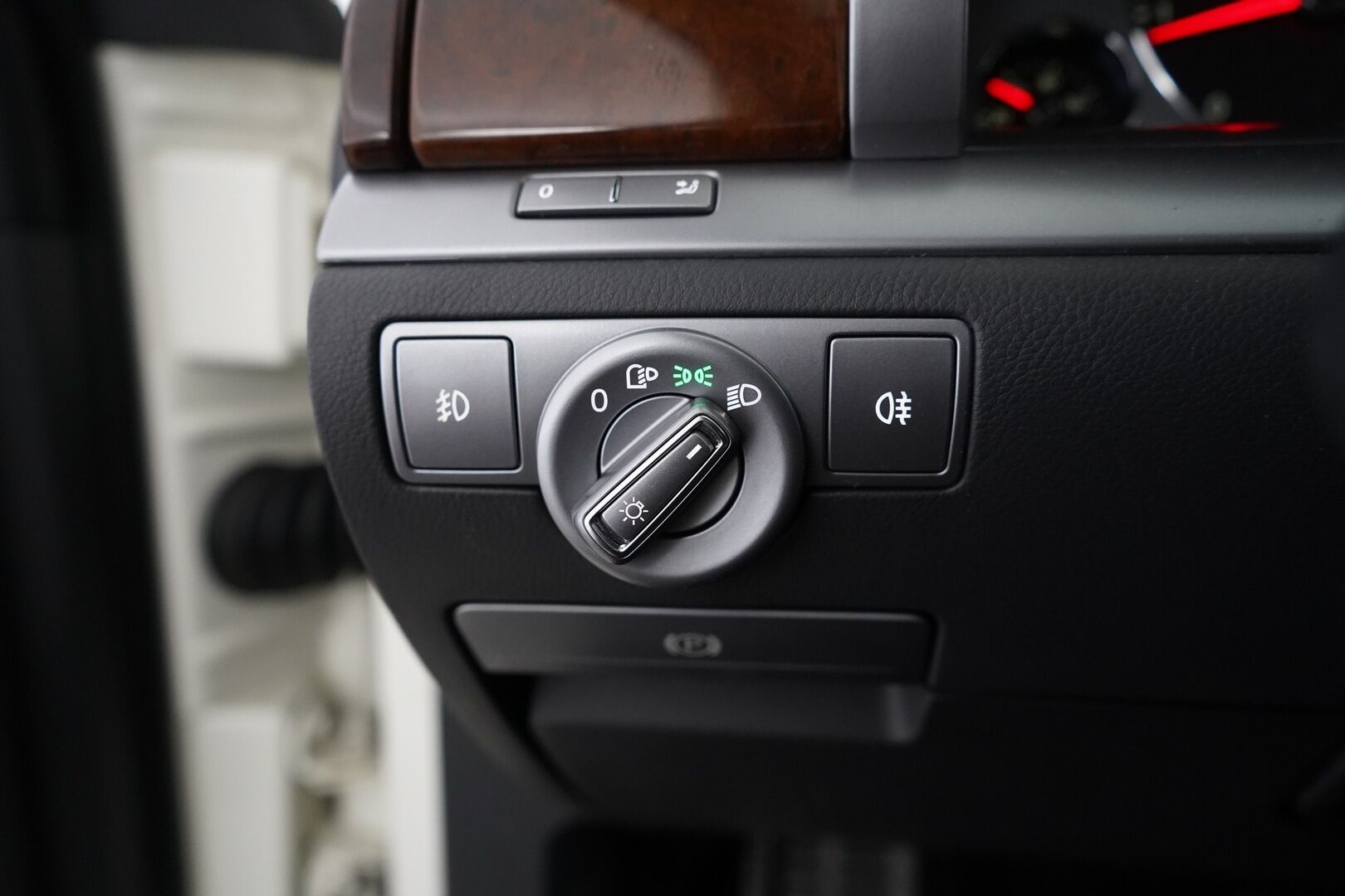 Volkswagen Phaeton 2014 3,0 V6 TDI 180 kW (245 hv) 4MOTION Tiptronic-automaatti * ACC / Kamera / Webasto / Hierovat & Ilmastoidut Muistinahat / Ilma-alusta * - SUPER VARUSTEET! / Särmä huoltohistoria / Kahdet vanteet - HULLUT VÄLIPÄIVÄT KORKOTARJOUS 2,49%