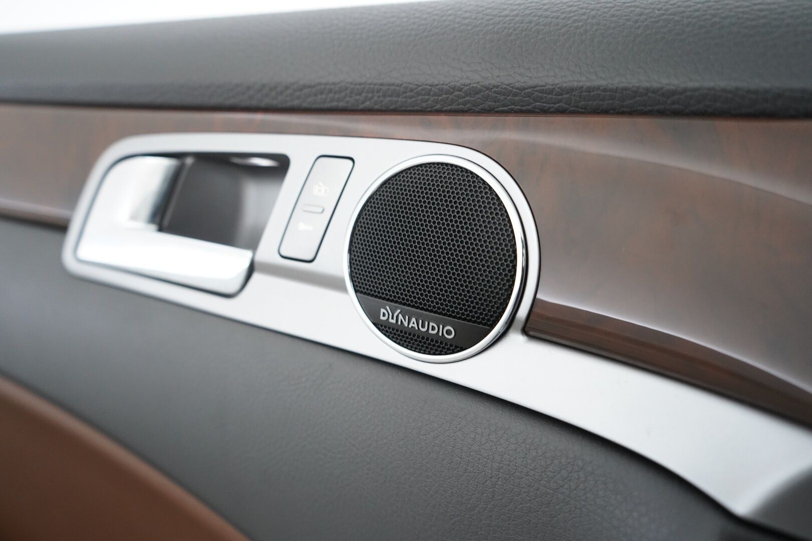 Volkswagen Phaeton 2014 3,0 V6 TDI 180 kW (245 hv) 4MOTION Tiptronic-automaatti * ACC / Kamera / Webasto / Hierovat & Ilmastoidut Muistinahat / Ilma-alusta * - SUPER VARUSTEET! / Särmä huoltohistoria / Kahdet vanteet - HULLUT VÄLIPÄIVÄT KORKOTARJOUS 2,49%