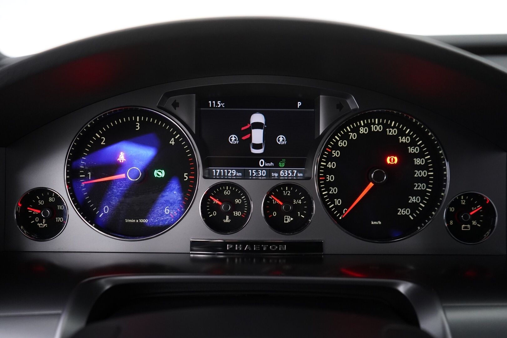 Volkswagen Phaeton 2014 3,0 V6 TDI 180 kW (245 hv) 4MOTION Tiptronic-automaatti * ACC / Kamera / Webasto / Hierovat & Ilmastoidut Muistinahat / Ilma-alusta * - SUPER VARUSTEET! / Särmä huoltohistoria / Kahdet vanteet - HULLUT VÄLIPÄIVÄT KORKOTARJOUS 2,49%