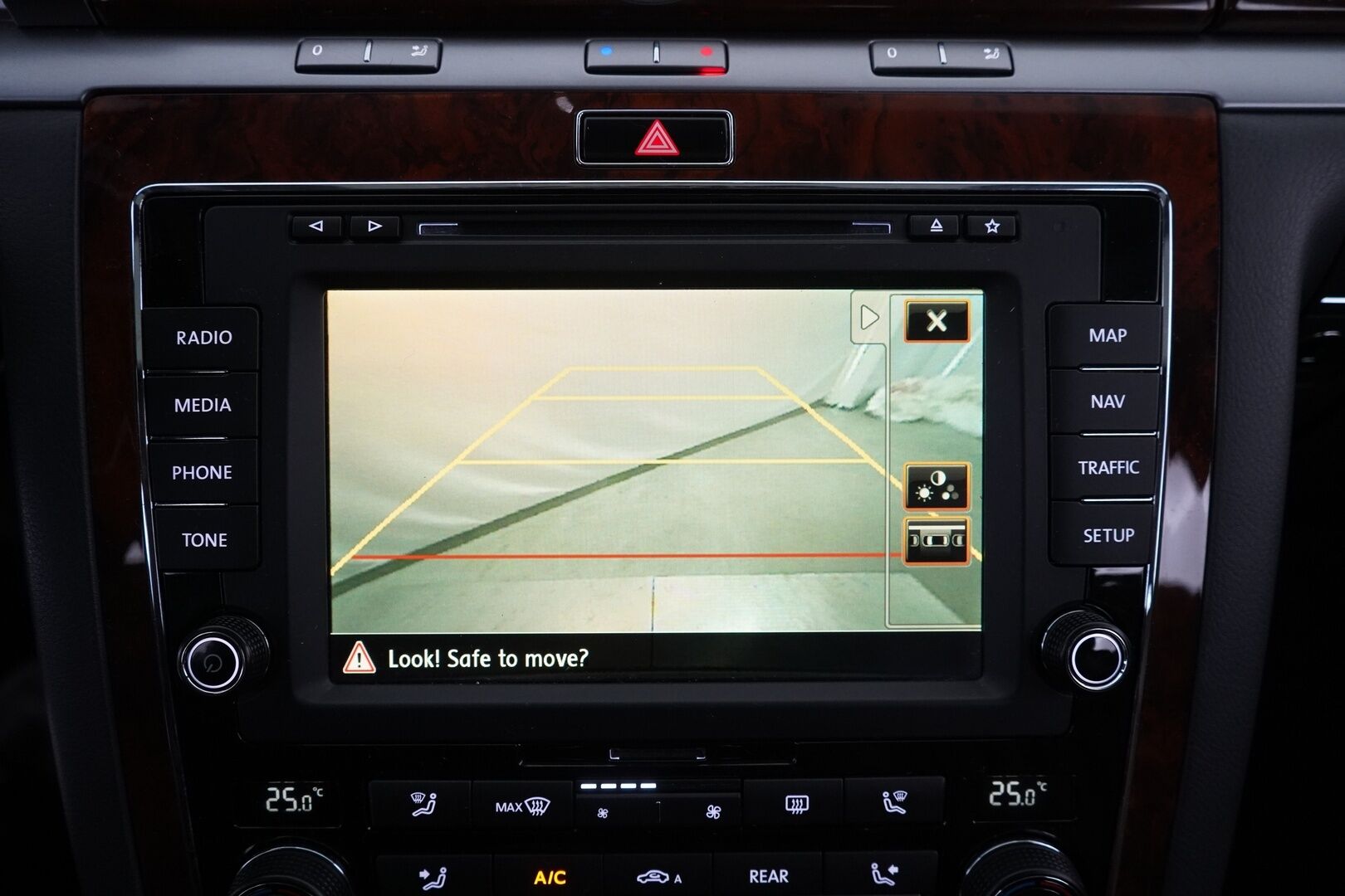 Volkswagen Phaeton 2014 3,0 V6 TDI 180 kW (245 hv) 4MOTION Tiptronic-automaatti * ACC / Kamera / Webasto / Hierovat & Ilmastoidut Muistinahat / Ilma-alusta * - SUPER VARUSTEET! / Särmä huoltohistoria / Kahdet vanteet - HULLUT VÄLIPÄIVÄT KORKOTARJOUS 2,49%