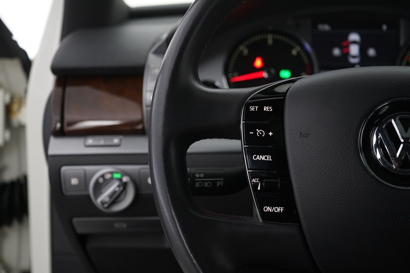 Volkswagen Phaeton 2014 3,0 V6 TDI 180 kW (245 hv) 4MOTION Tiptronic-automaatti * ACC / Kamera / Webasto / Hierovat & Ilmastoidut Muistinahat / Ilma-alusta * - SUPER VARUSTEET! / Särmä huoltohistoria / Kahdet vanteet - HULLUT VÄLIPÄIVÄT KORKOTARJOUS 2,49%